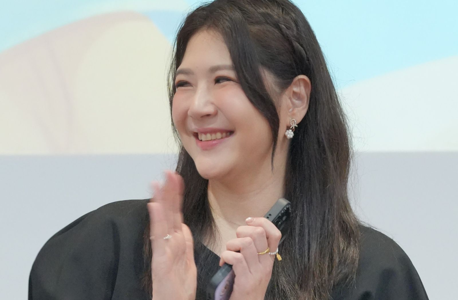 產後3個月甩15公斤！美女主播宣布「復出時間」　愛女出生送「181萬台積電」再加碼