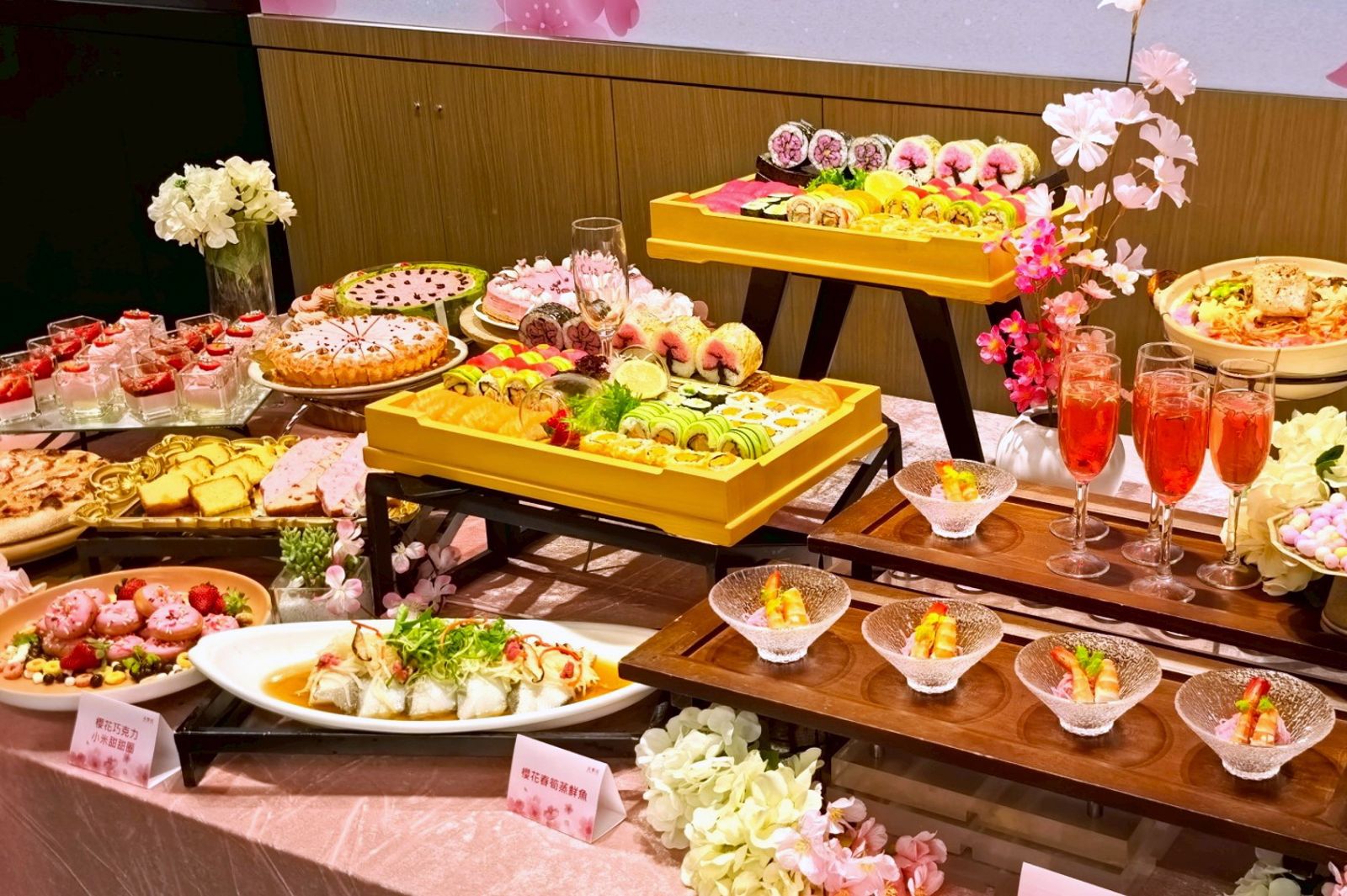 穿粉紅衣「4人同行1人免費」　台中星級飯店春季自助餐出招搶客