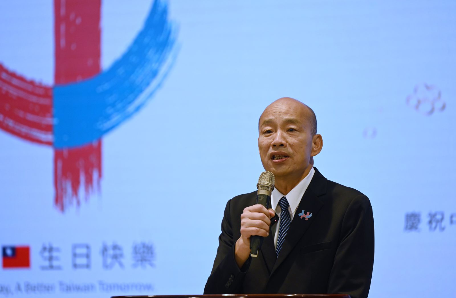 國慶大會領唱人選曝光！空軍雷虎小組交棒「勇鷹」後首壓軸放彩煙