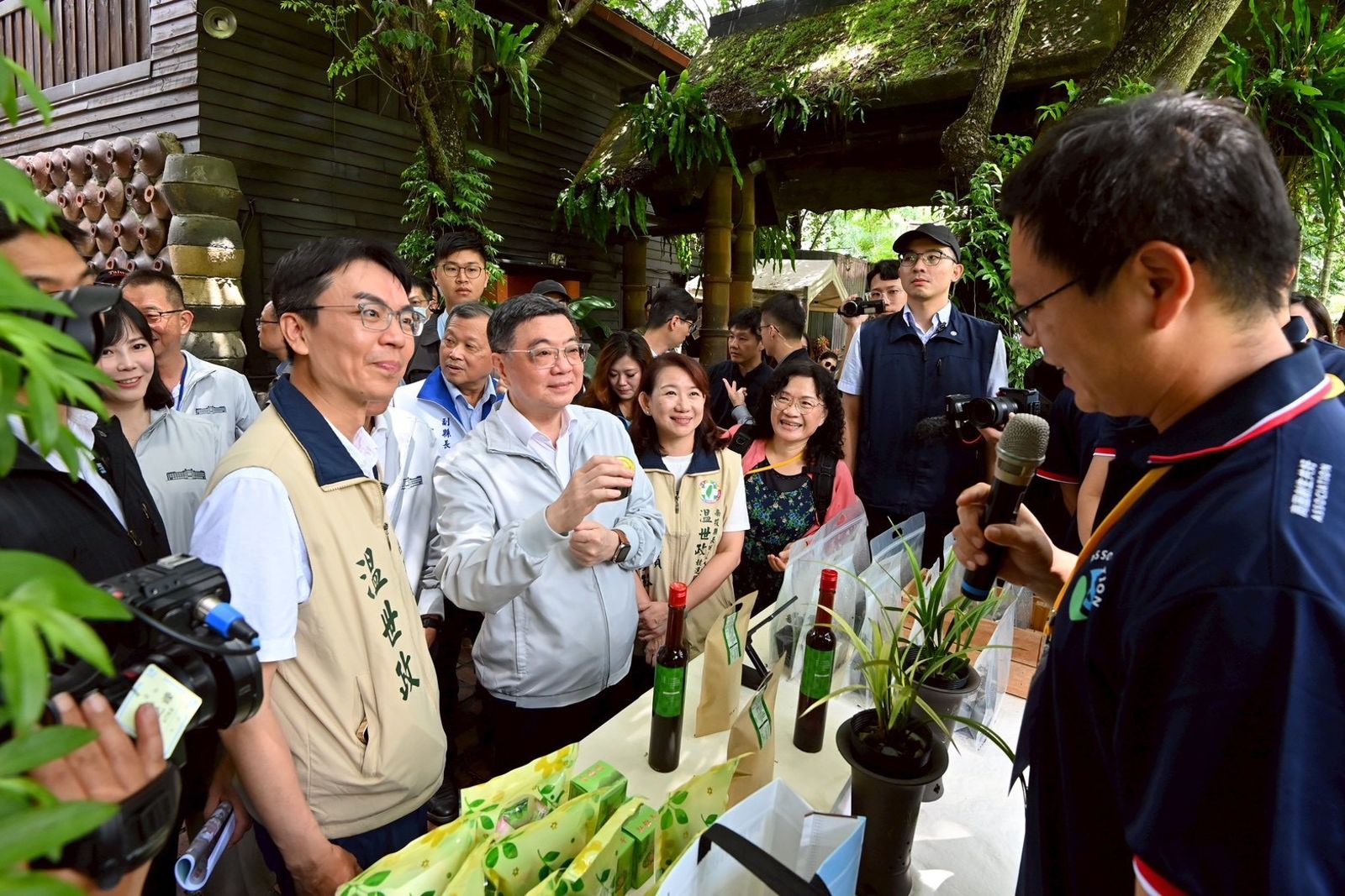 助中小微企業商家升級轉型 卓榮泰:8年千億條例拼下會期送立院