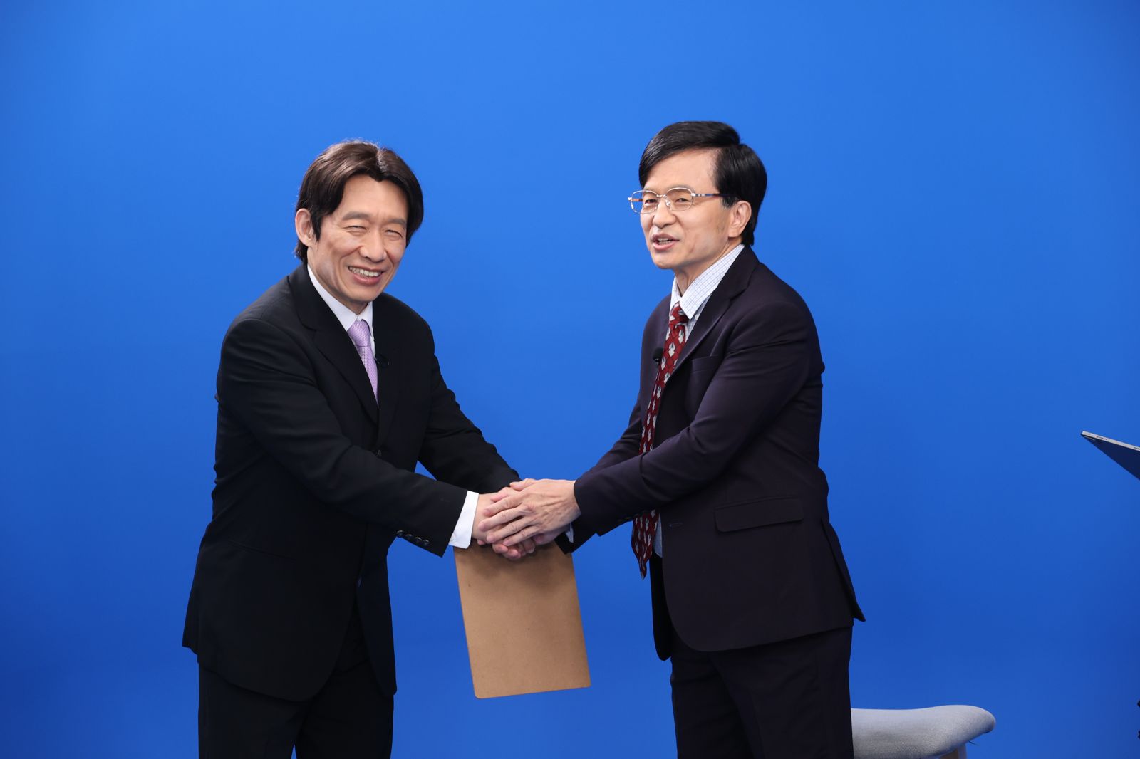 《鄉民大學問》100集 賴青德碰上陳水匾。鄉民大學問提供