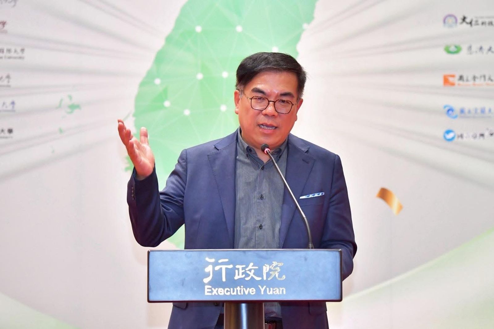 張啓楷提救災讓專業的來「有人出事你要負責?」 彭啓明罕動怒拍桌:不要在這邊抗議