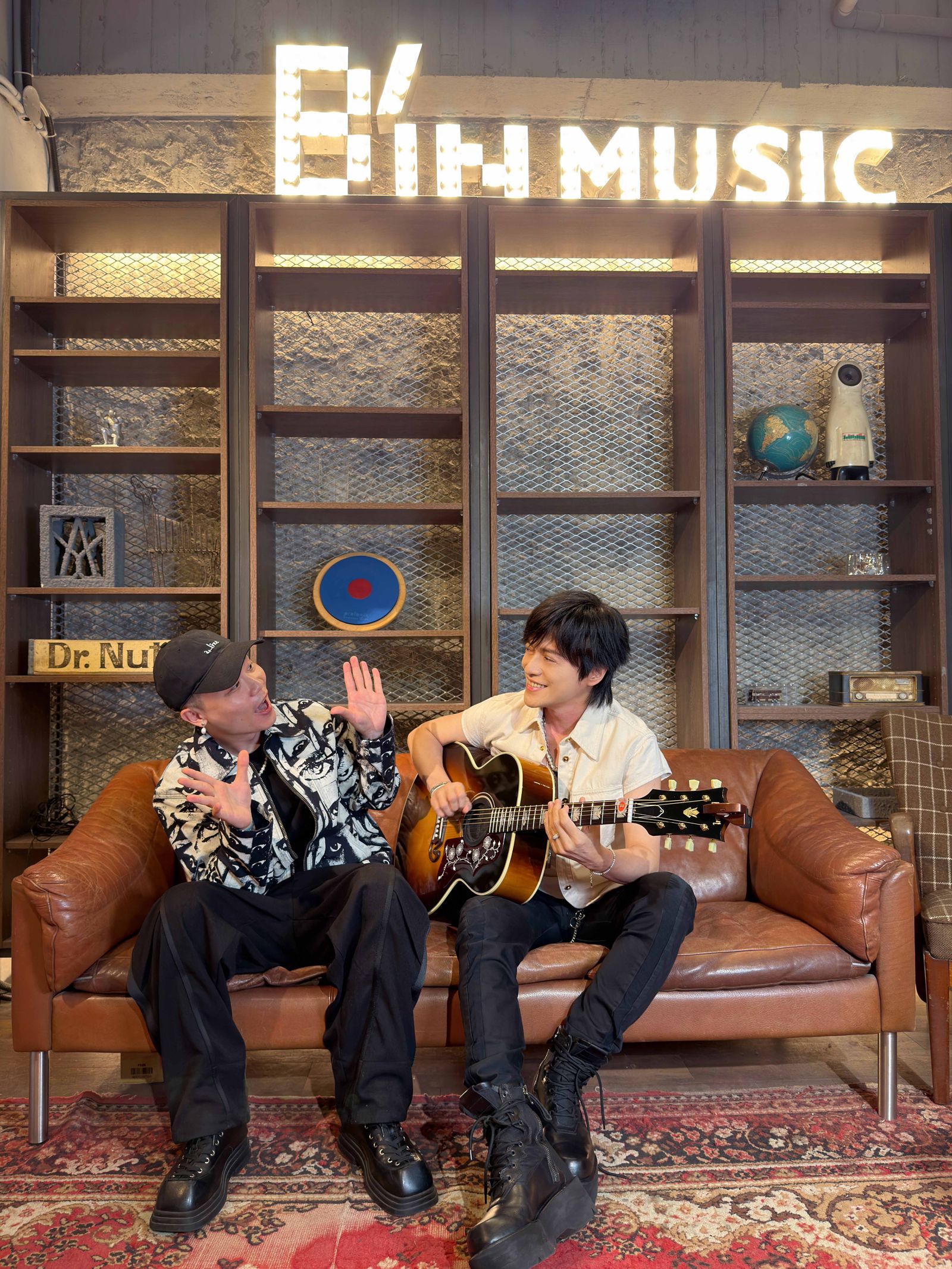 有怪獸相伴，原本因緊張而緊繃的蕭秉治也活潑起來。相信音樂提供