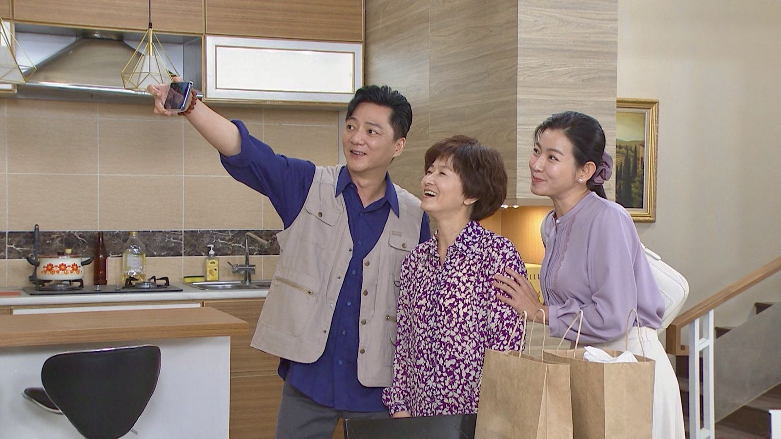 謝瓊煖台、客語雙聲自在切換 藍葦華變迷弟