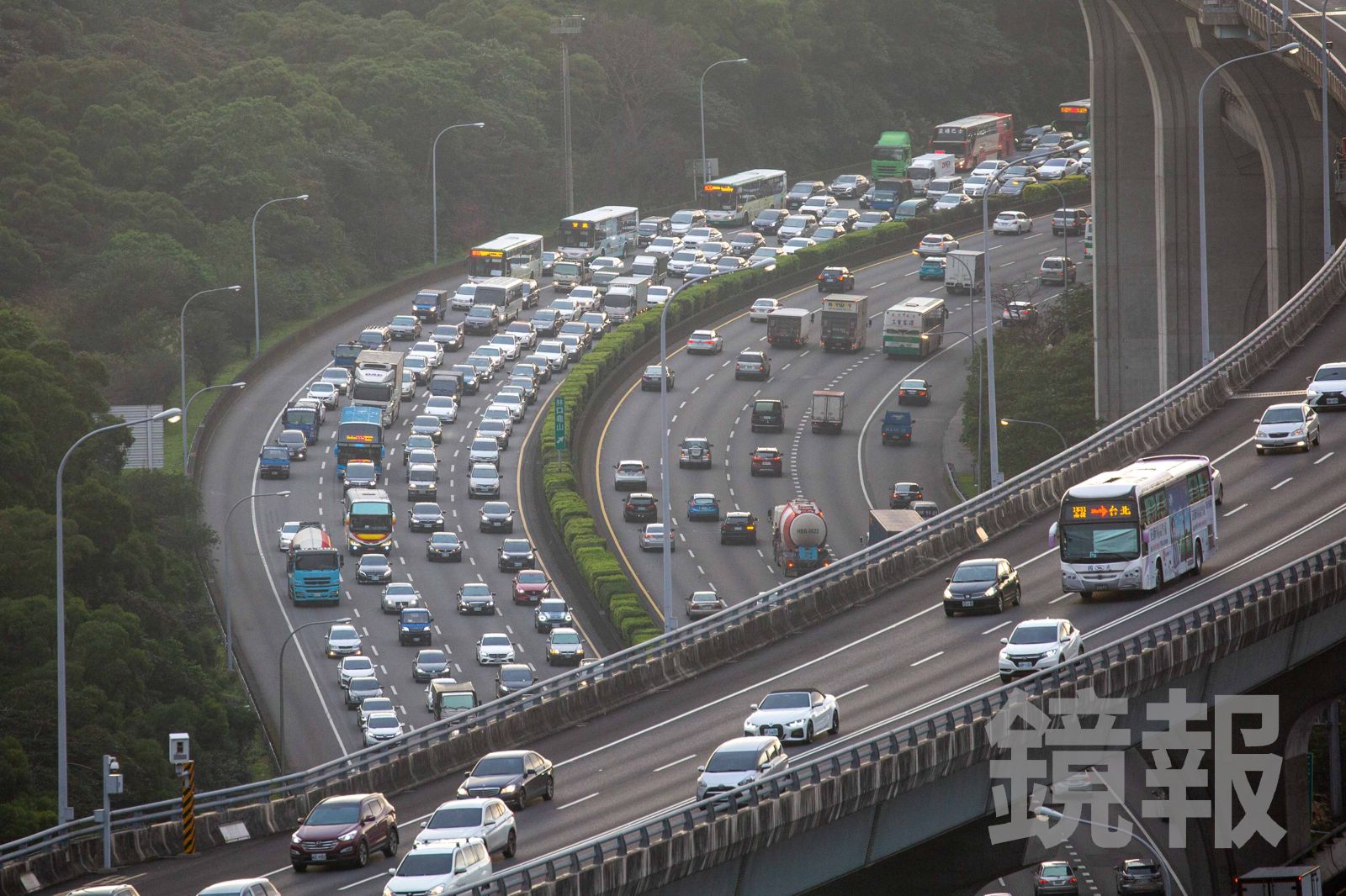 春節連假9天、接力 228!國道「好走時段」出爐 高公局預警:這2天恐塞到凌晨