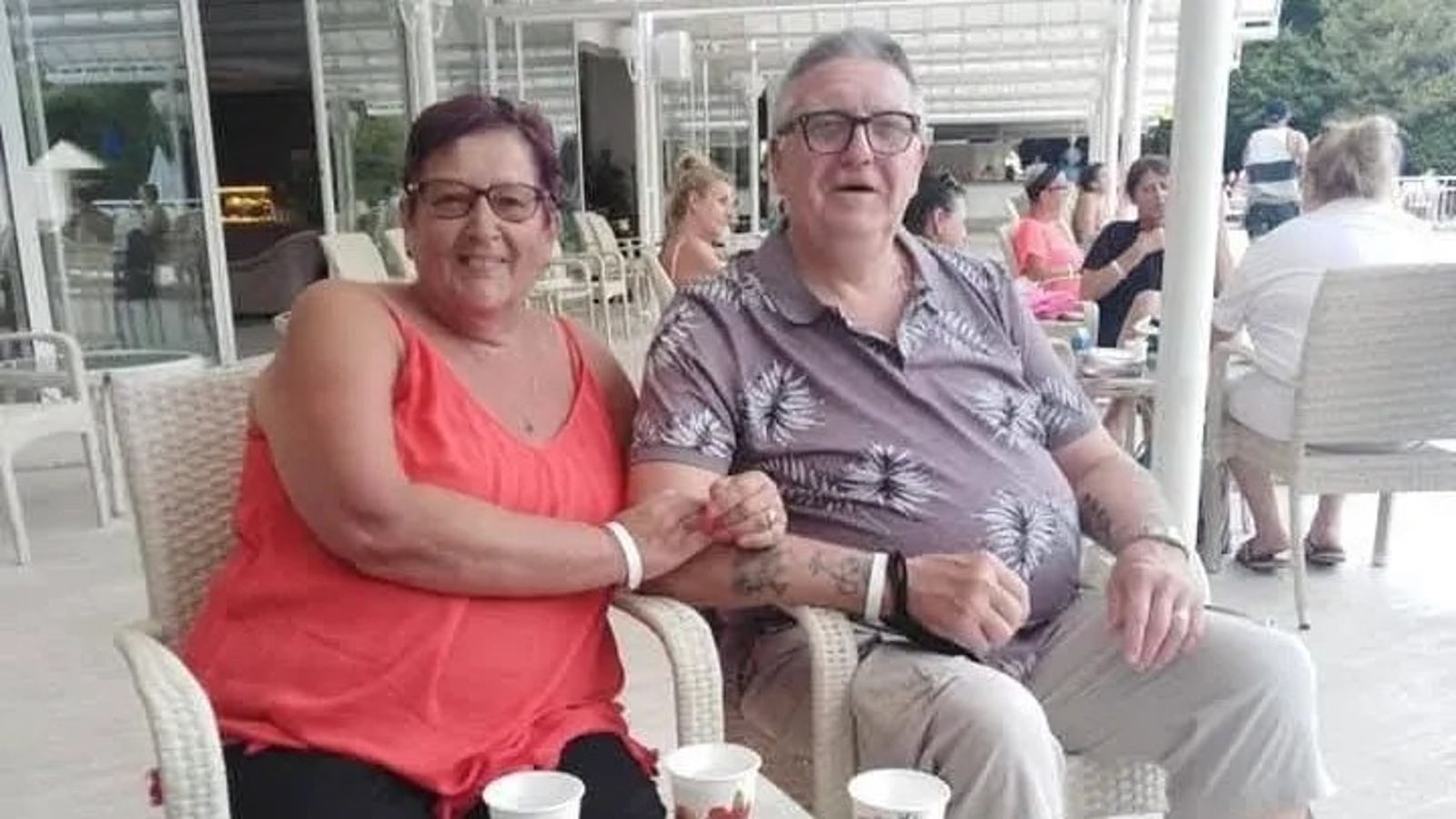 英國一對夫妻相隔33小時前後離世。圖/翻攝自GoFundMe官網