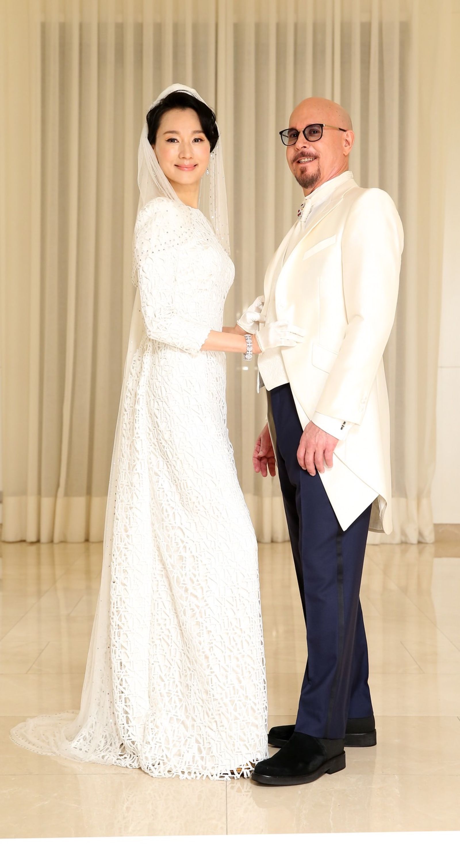 坣娜（左）與薛智偉結婚時的照片。薛智偉提供