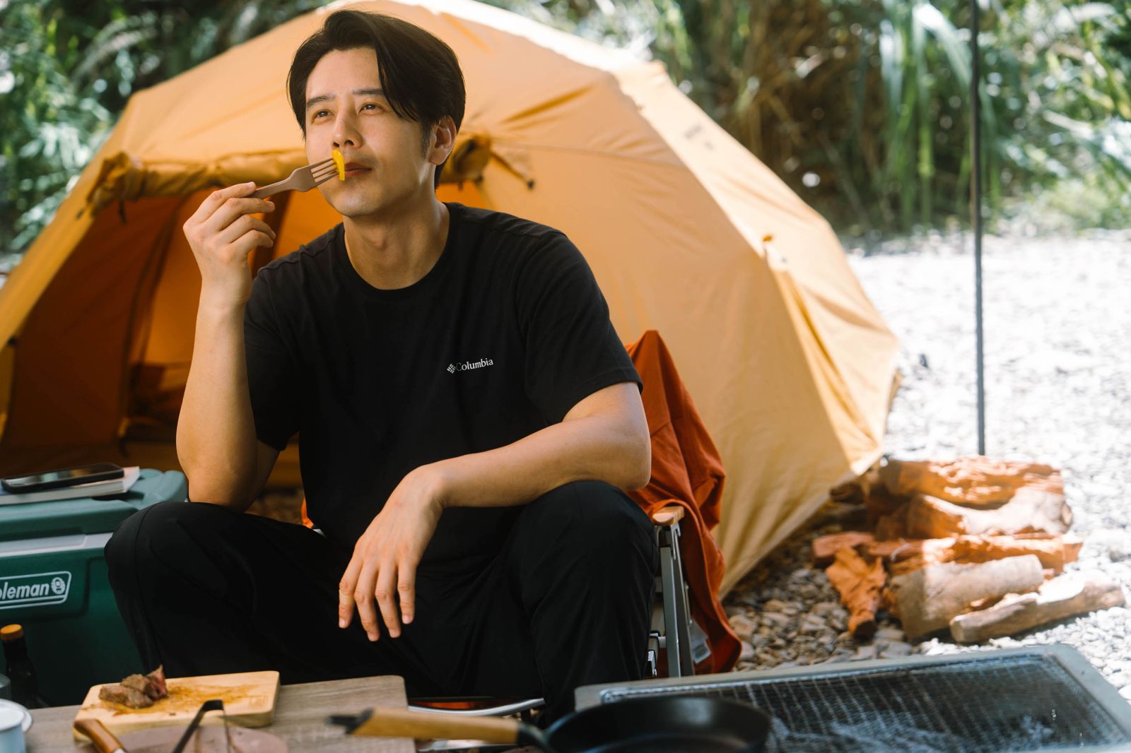 《就算一個人也可以好好的吃飯2》胡宇威露營野炊的料理令觀眾垂涎三尺。公視+提供