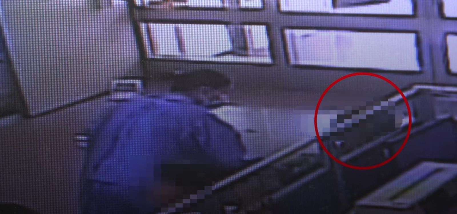 醫護人員關心男子狀況。圖/大甲李綜合醫院提供