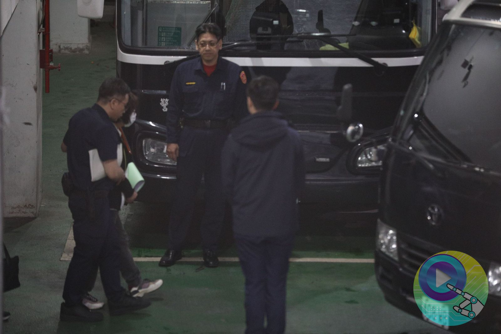 國民黨台北市黨部主委黃呂錦茹(中)捲入罷免「幽靈連署」案,遭羈押禁見。(資料照片/鄒保祥攝)