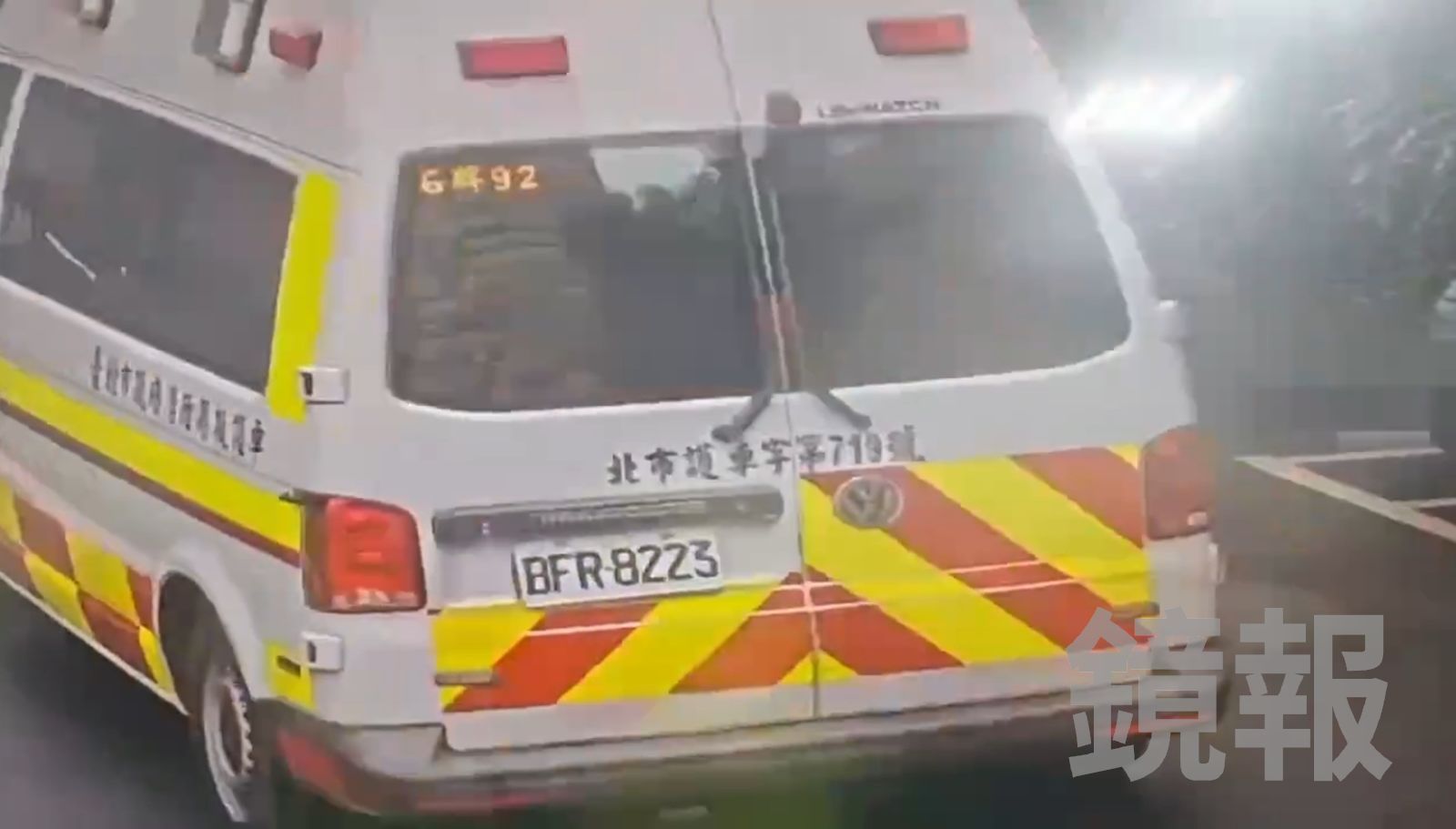 救護車火速將2工人送醫，最終仍回天乏術。翻攝畫面