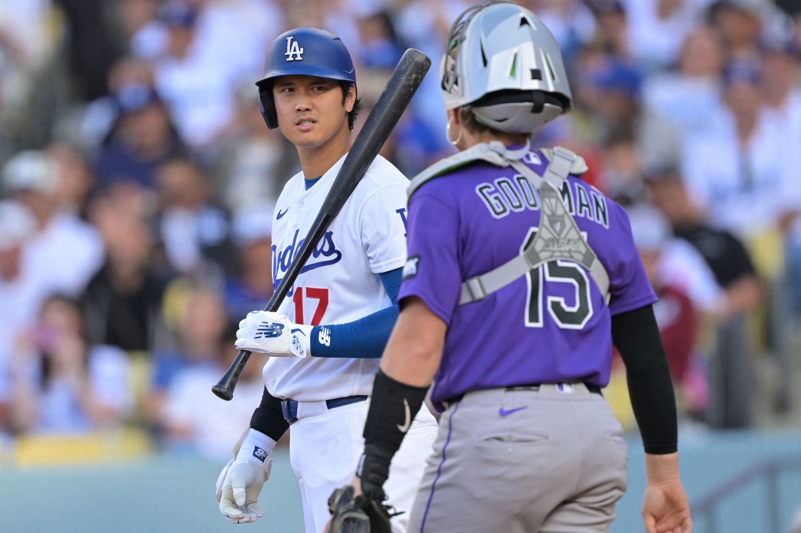 大谷翔平挨球吻提前退場!道奇全場噓爆落磯 日球評點關鍵:這反應救了他
