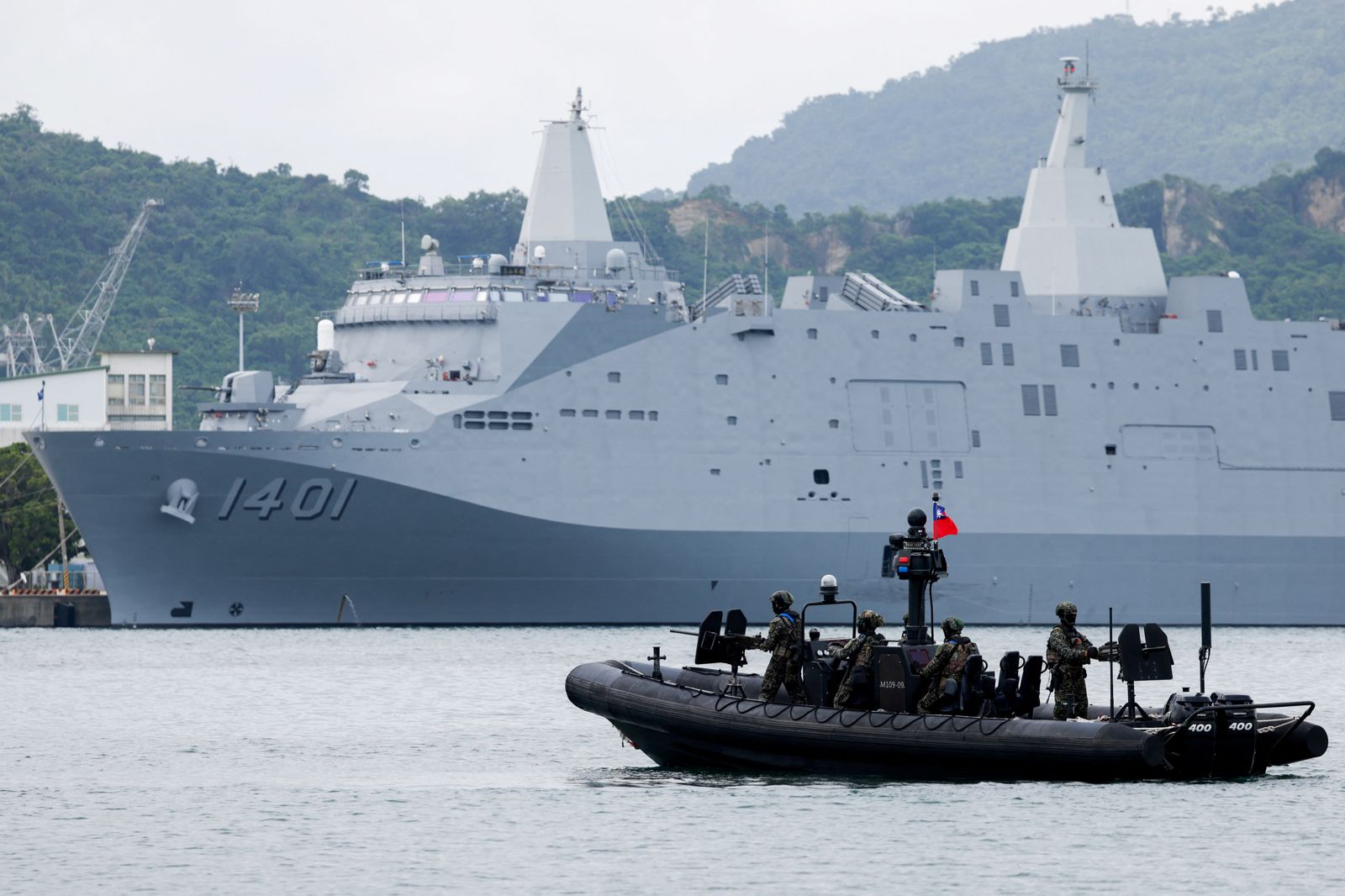 要讓大型艦艇具備足以在台海高強度海戰中生存的匿蹤能力與多層次防禦系統,成本將高得令人卻步。圖/達志影像