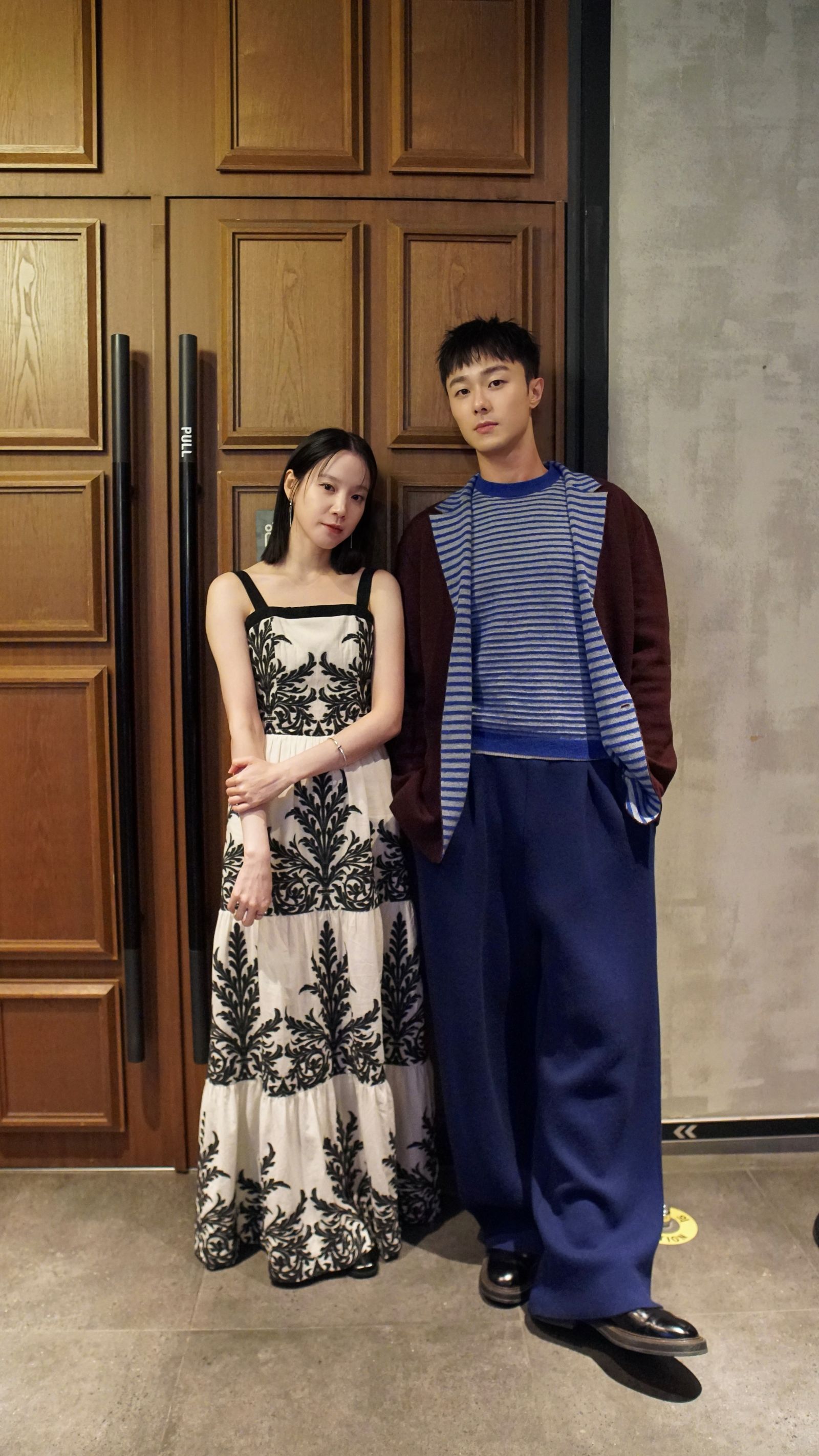 程予希（左）和施柏宇（右）很開心可以到韓國宣傳電影《夏日最後的祕密》。阿榮影業提供