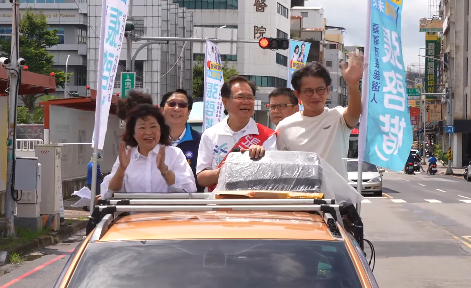 合體黃敏惠陪張啓楷登記參選!黃國昌:嘉義藍白合堅不可破