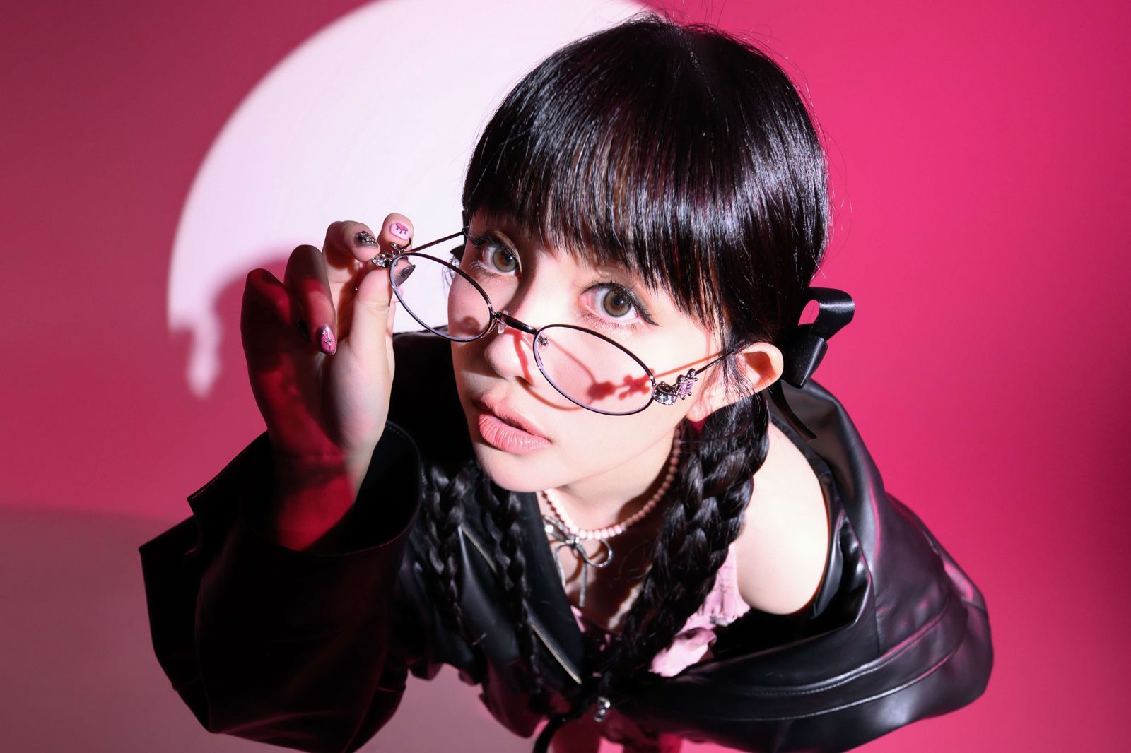 琳誼開唱突拄拐杖原因曝光了　被酸「忘恩負義」阿信首度回應曝光