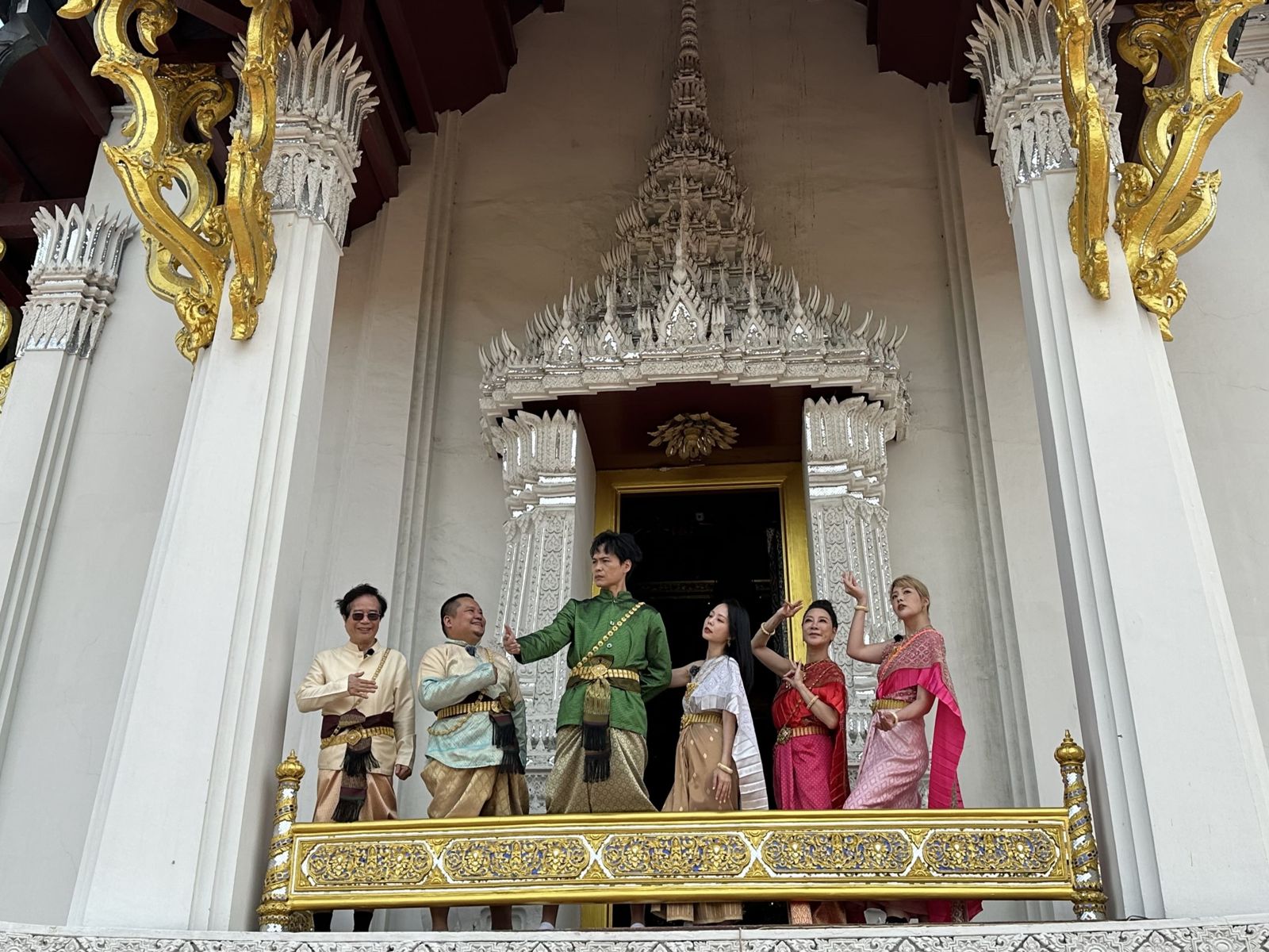 黃鐙輝幻想自己是皇室貴族並擁有很多嬪妃 。公視台語台提供