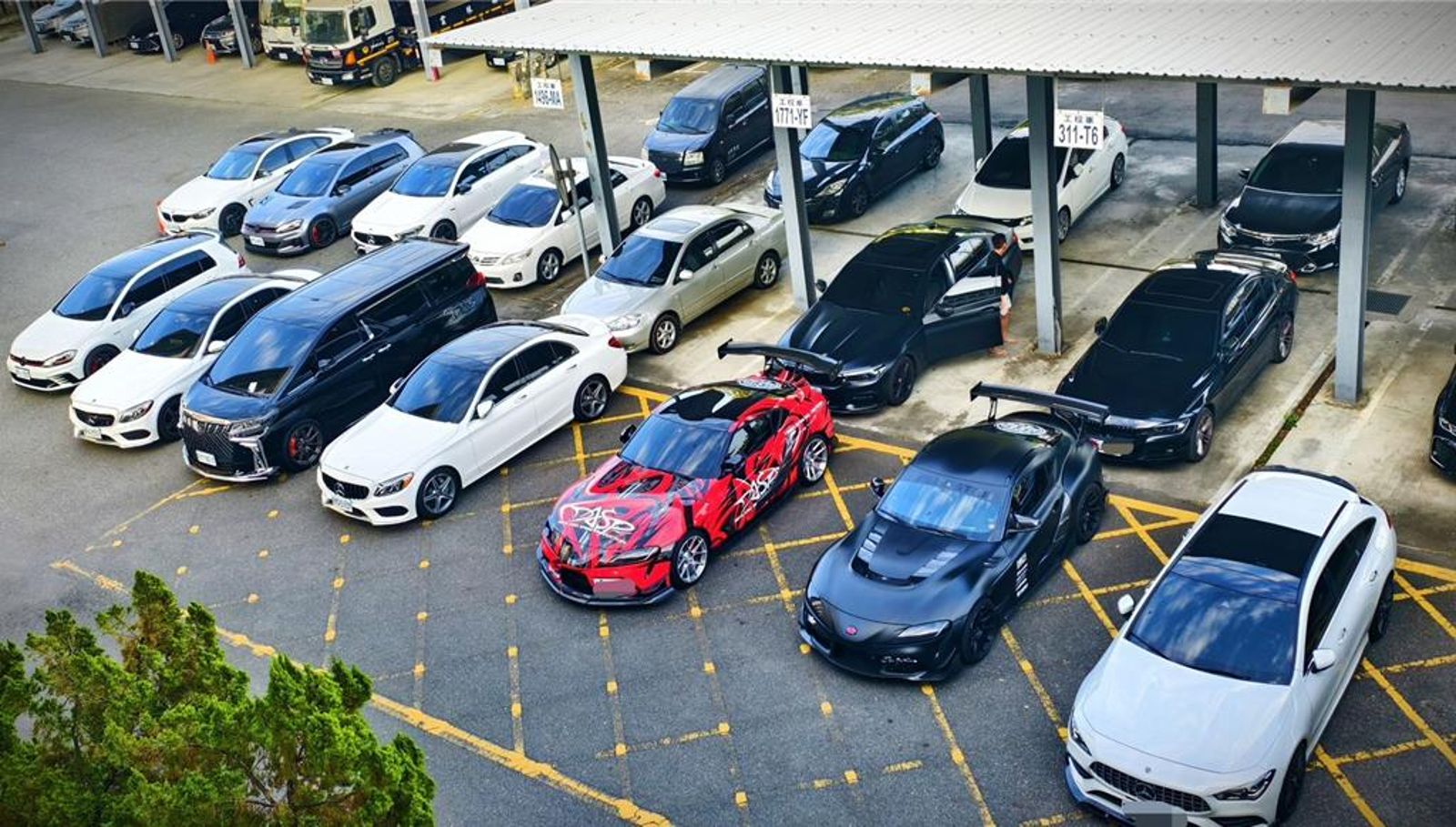 雲林「斬車專案」凌晨突襲 21輛千萬名車一字排開!警局秒變超跑展間