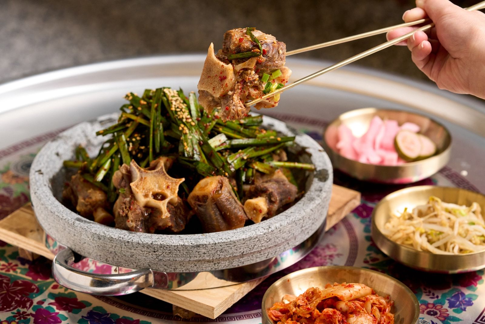 「首爾蒸牛尾」酸甜辛口,肉嫩有汁。(998元/份)