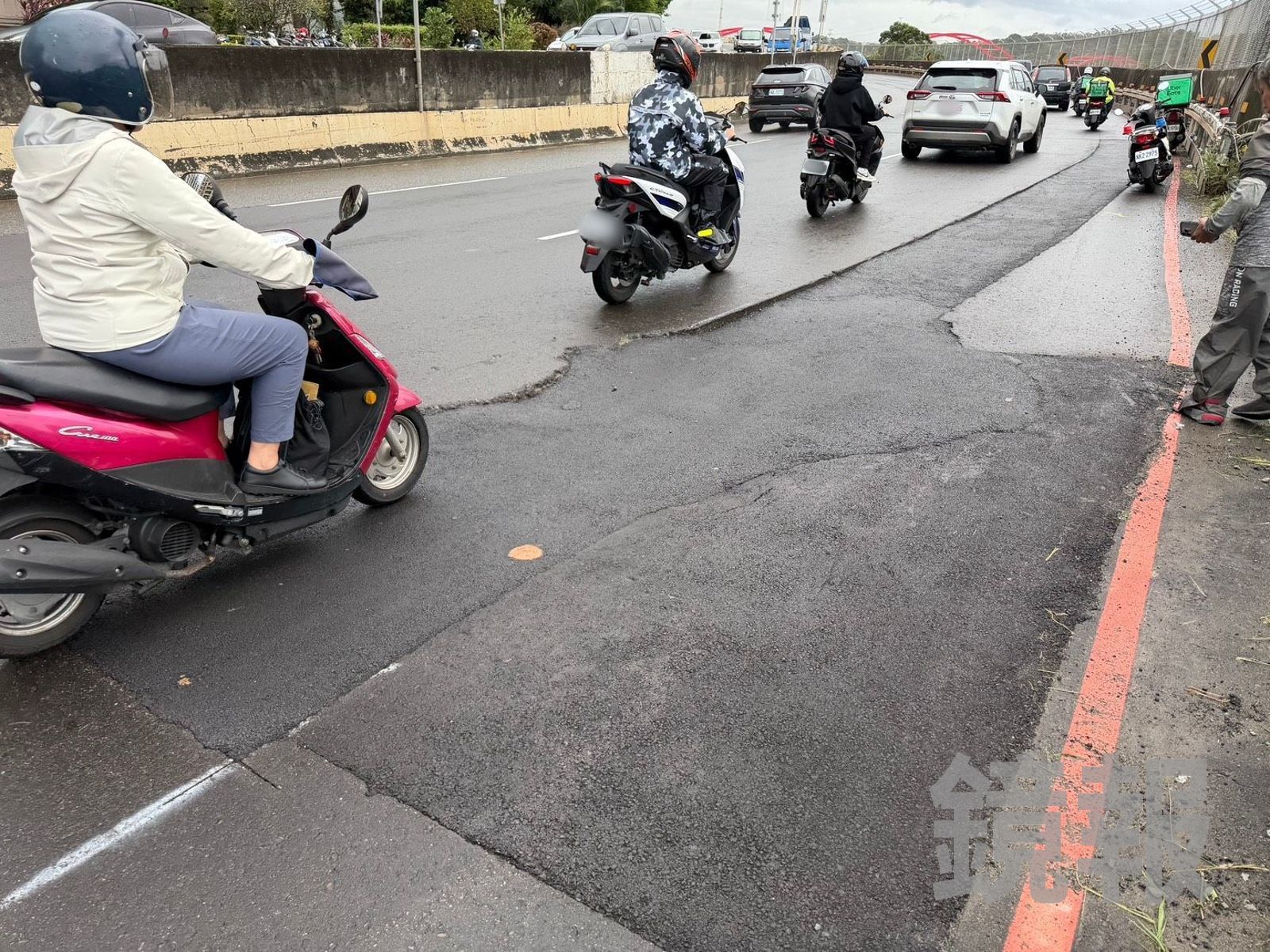 道路「有填平但不多」　中華電信廠商施工害護理師摔破頭
