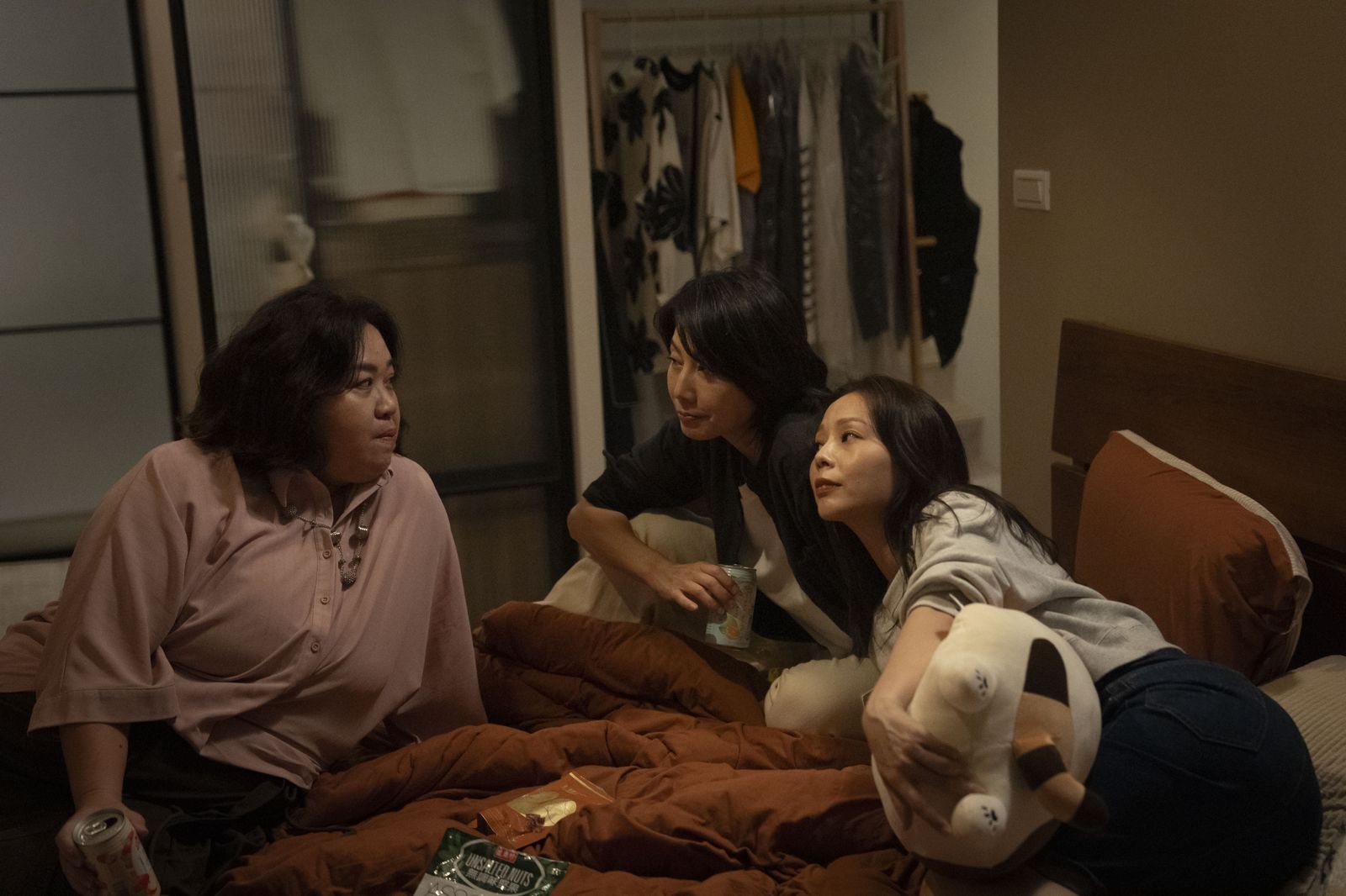 《拜六禮拜》三位好姊妹在中年時找到自己最好的樣子。 華視、公視台語台提供