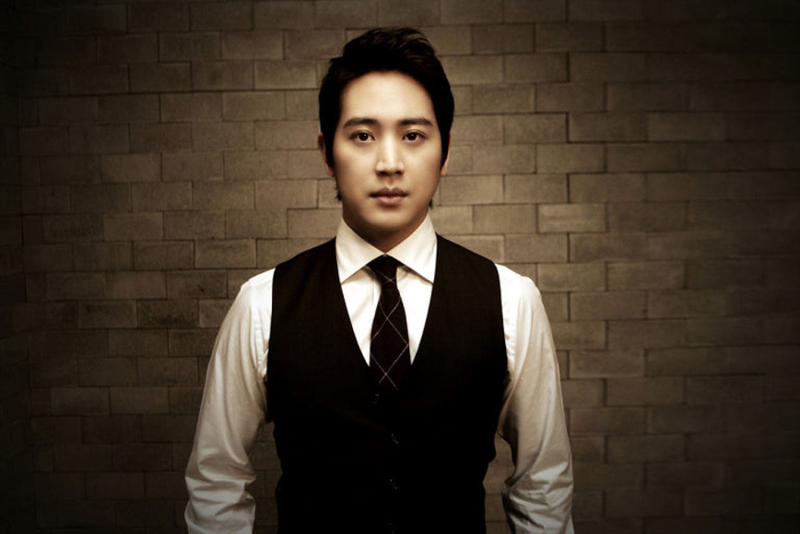 慟！韓男團主唱45歲癌逝　成員不捨發文證實