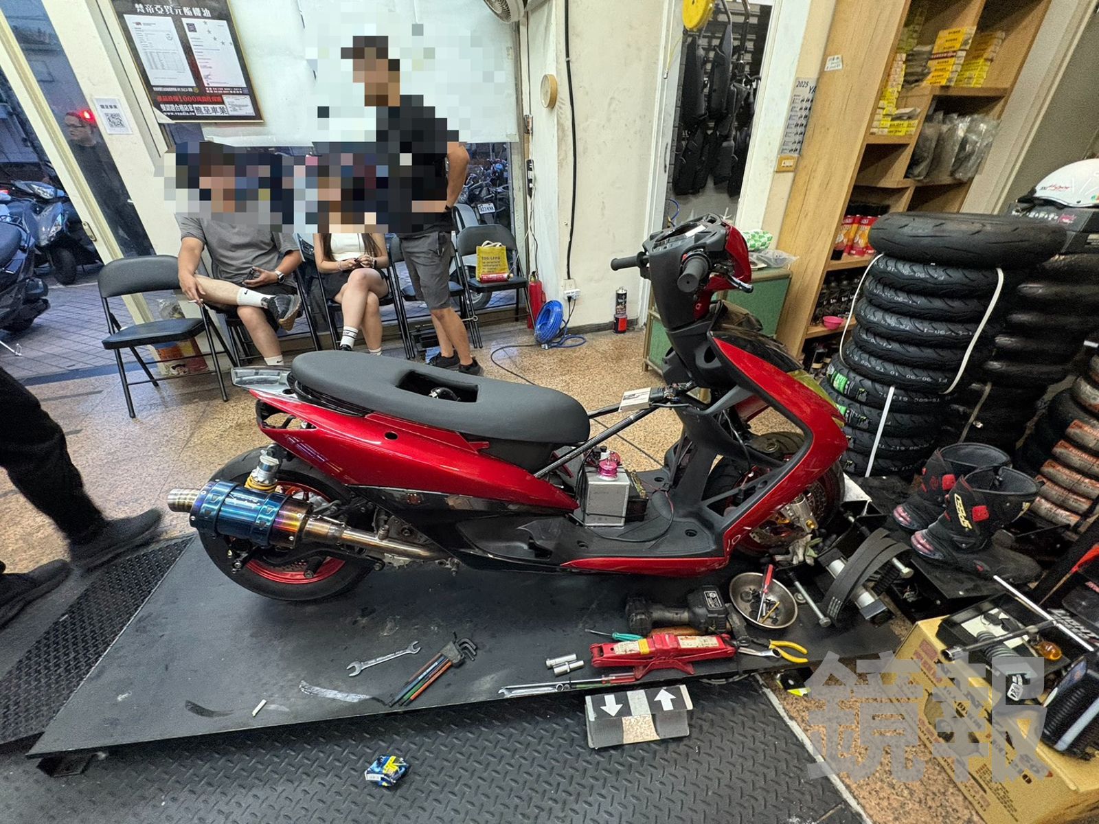 改裝2輪猴燒胎擾民下場曝光　店家也被拖累