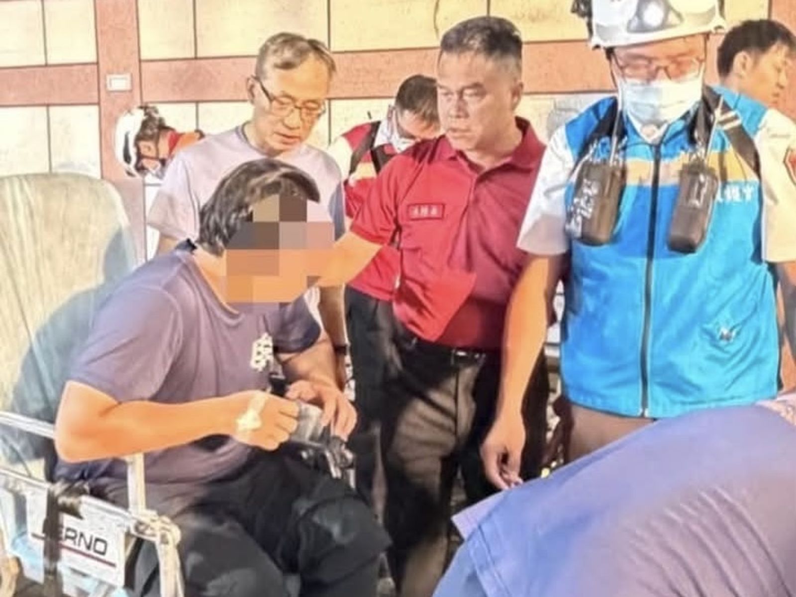 消防員火場救災熱衰竭送醫!副大隊長還原驚險過程:地下4樓體感70、80度