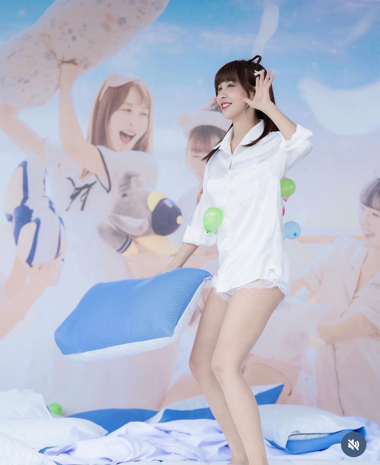 啾啾下身失蹤，露出一雙大長腿。翻攝啾啾IG