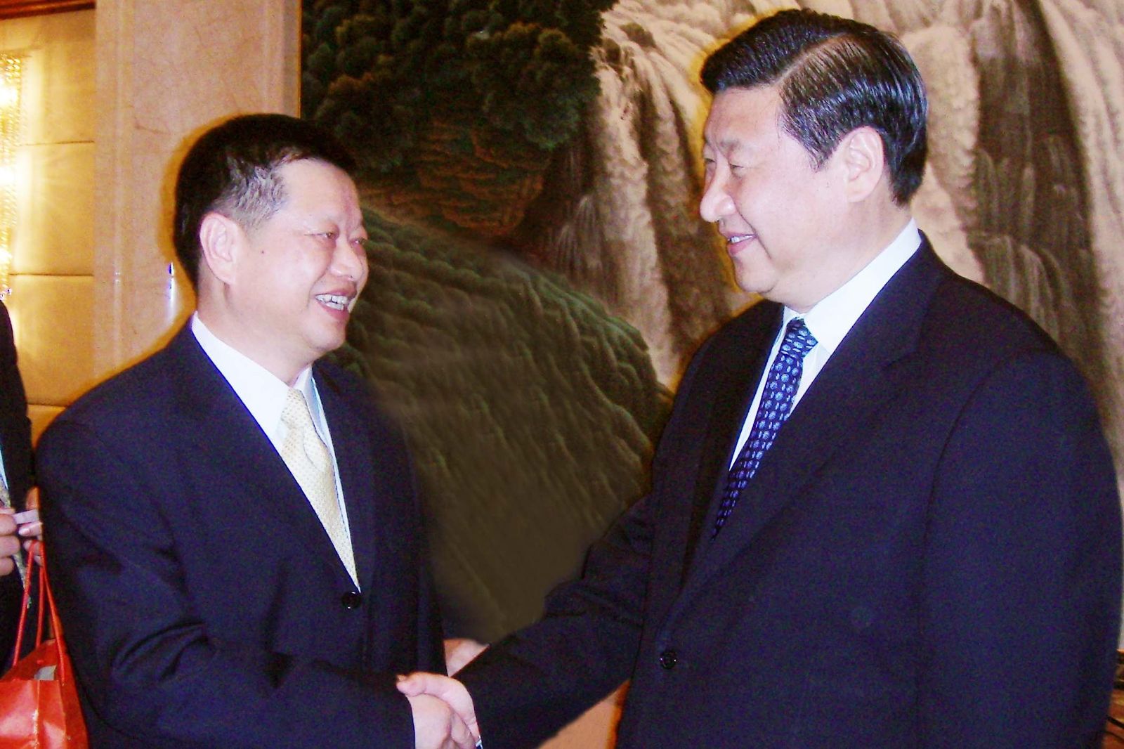 當年廖萬隆在福建打拚事業版圖時，認識了在福建工作的中國領導人習近平。圖／春保鎢鋼