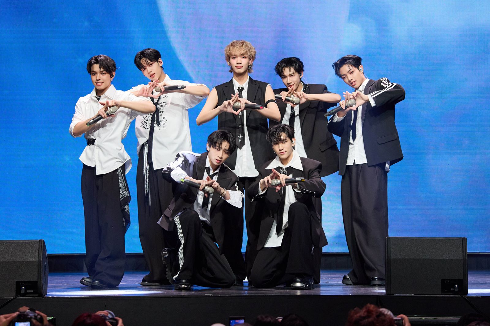 命運給的提醒！F.F.O排練前抽占卜牌　遭警示「不自律就不會變強」