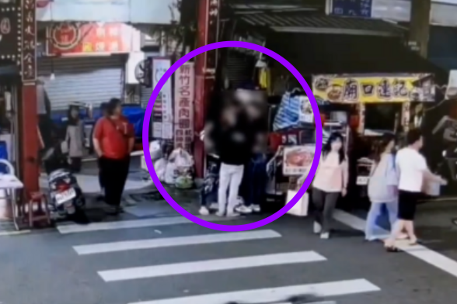 新竹城隍廟小吃店濺血!17歲工讀生遭8人圍毆猛砍 臟器外露