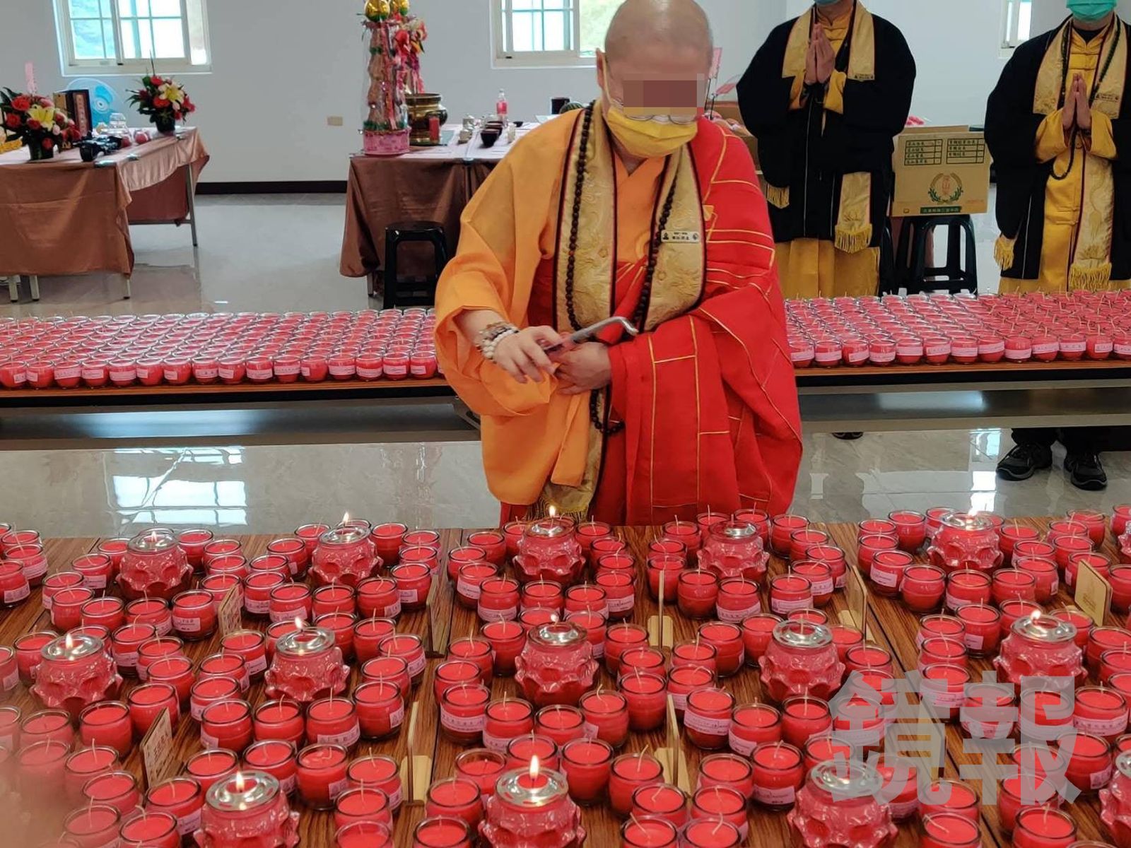 陳金龍會要求有經濟能力的信徒，點法力更強大的燈王，要價25萬元。翻攝攝彌勒國新聞