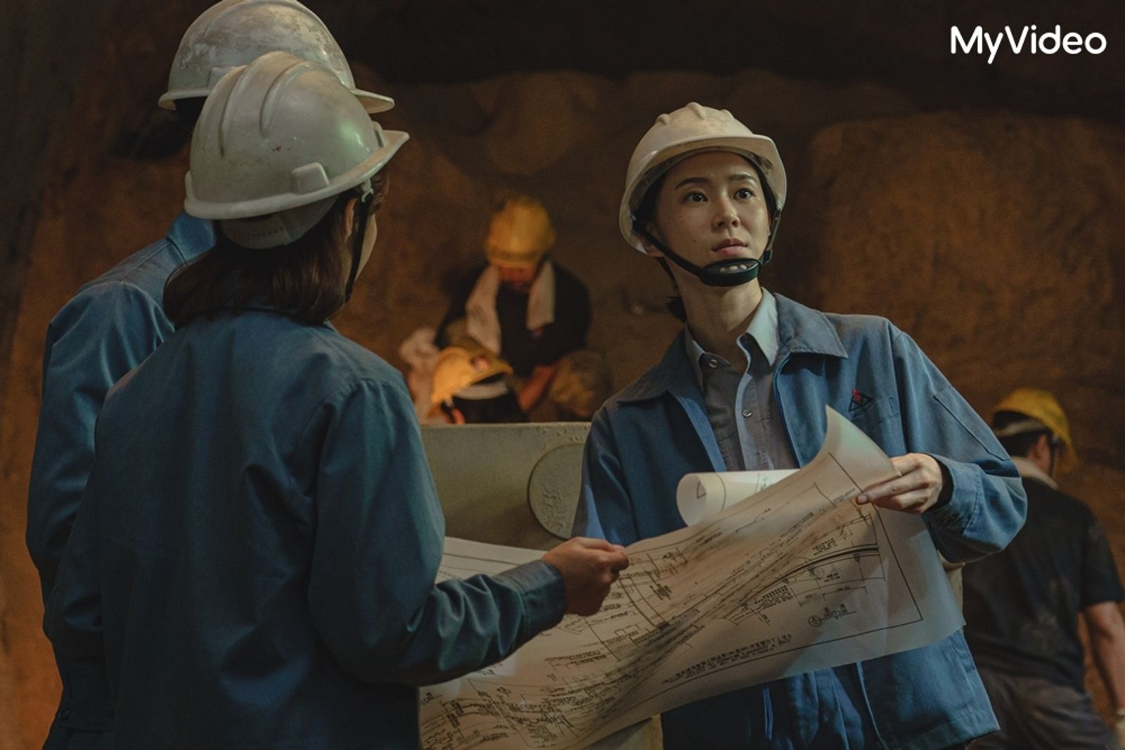 鍾瑶拍攝片場驚見A書：很有年代感　與「出軌對象」成怨偶狂吵架！哀怨充滿「灰色泡泡」