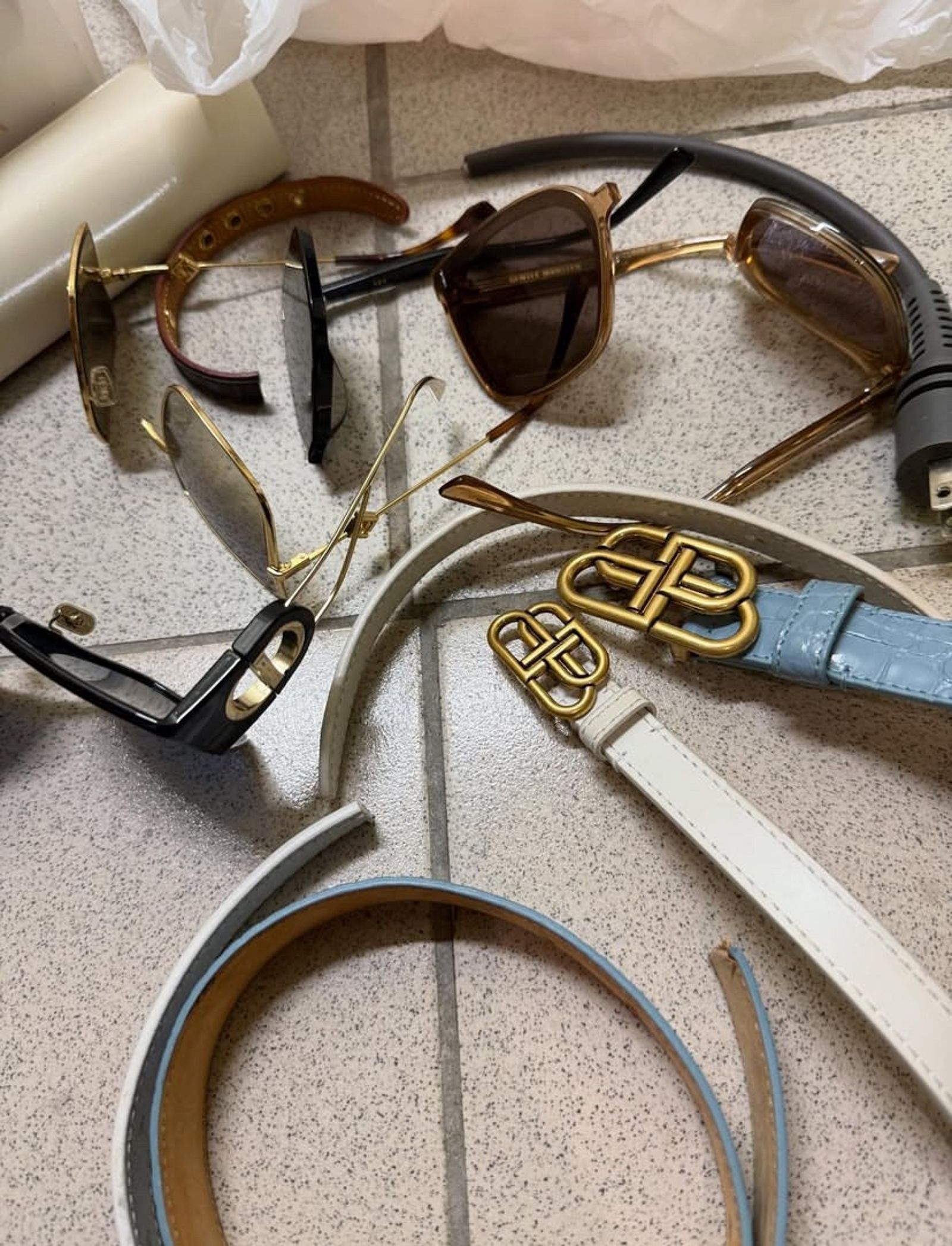 首飾配件、化妝品等無一倖免遭劉嫌破壞。翻攝當事人Threads