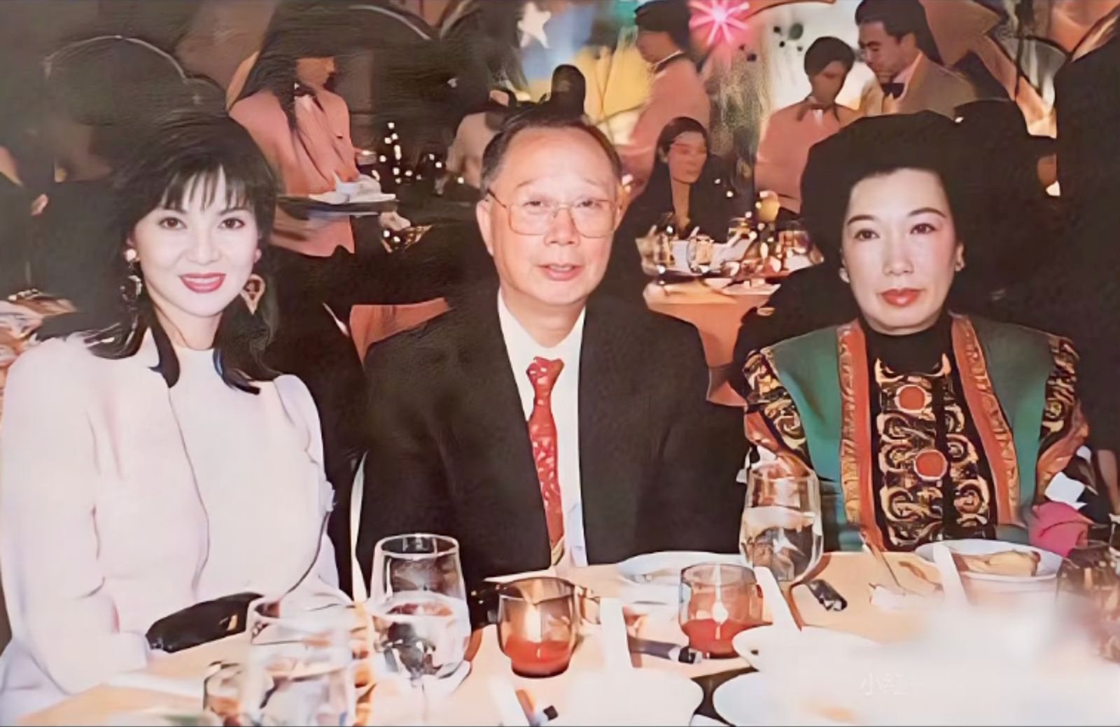 謝玲玲(左)受到前公婆疼愛。翻攝IG @hlingling