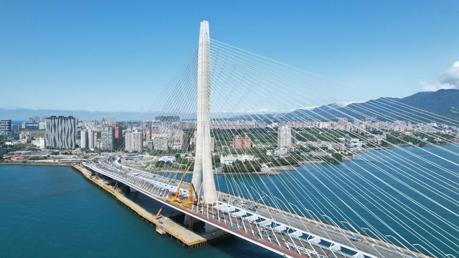 北台灣最美新地標衝最後一哩路 淡江大橋分流車潮帶動商機海天一色最吸睛