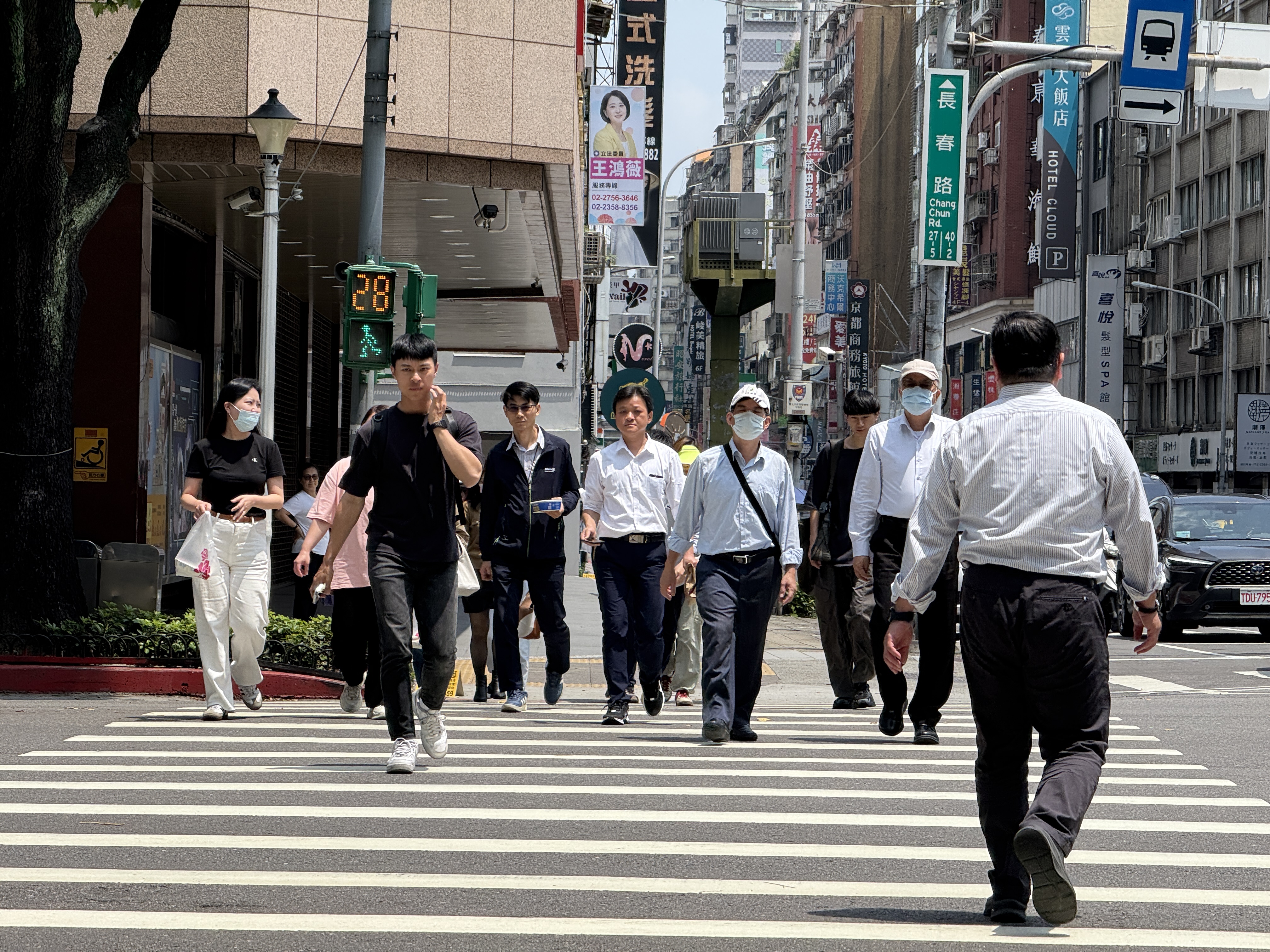 台灣股市全球第8大、第3季GDP年增8.21%！民眾為何無感？CNN警示「3慘況」
