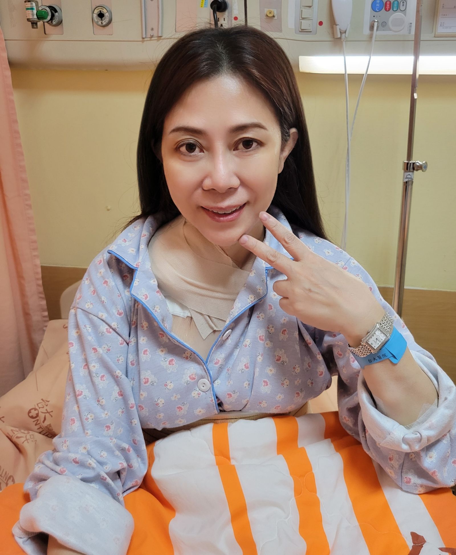 小彤右肩裝手術裝人工血管。馬可孛羅提供