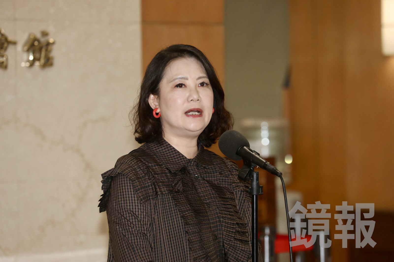 朱立倫喊「各退一步」加碼普發現金　吳思瑤批：拿子孫錢救罷免