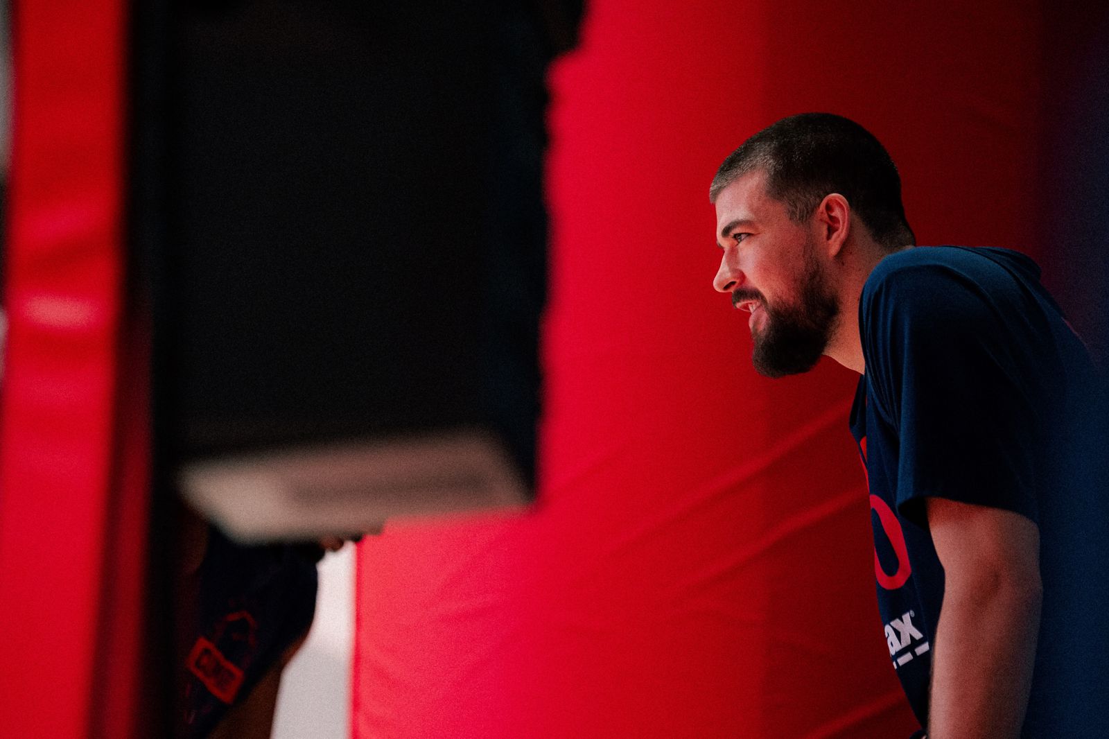 踩到「詹皇」傷退　Ivica Zubac 左腳踝二級扭傷快艇拉警報