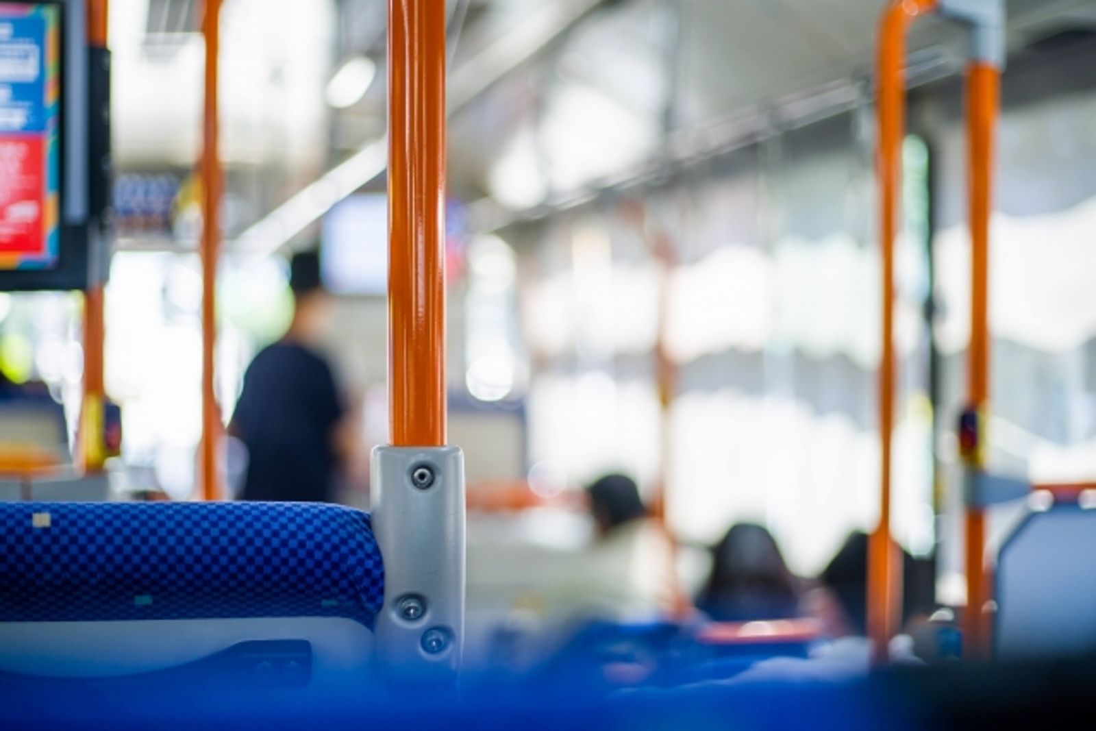 搭公車聊天遭「風紀股長」嗆講完沒! 她傻眼:原來不能說話