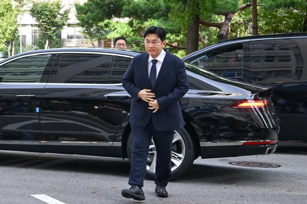 瞞股東「沒上市計畫」!BTS老闆房時爀涉2631億不法利益送檢 律師回應了