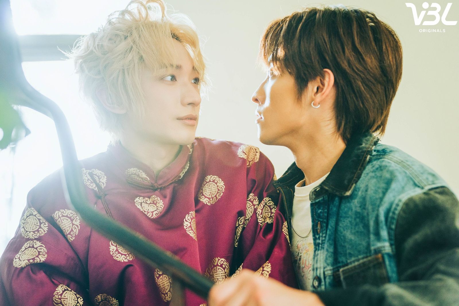 阿公附身孫子追男神　王智騫壽衣上身收6紅包「被靈異干擾」