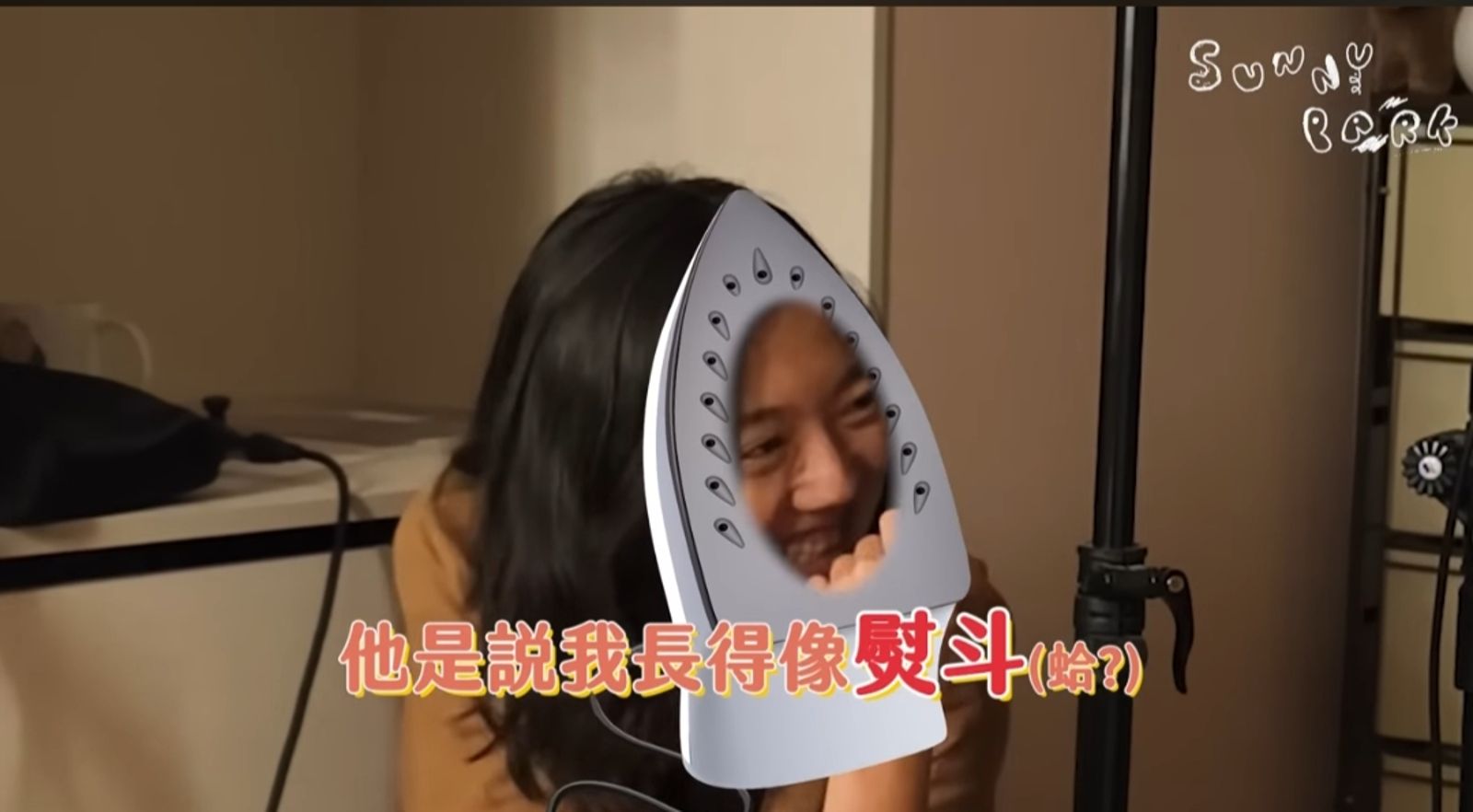 李竺芯與Lulu互動逗趣。翻攝Lulu黃路梓茵YT頻道