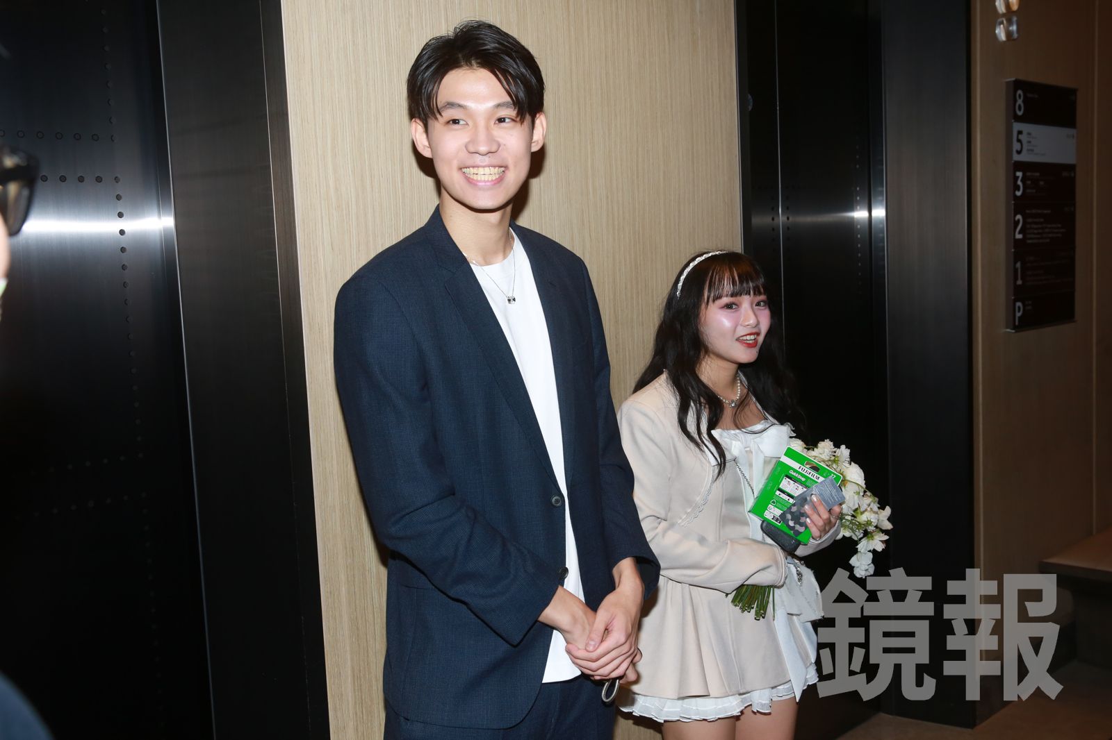 王齊碩、陳詩雅來送捧花。李鍾泉攝