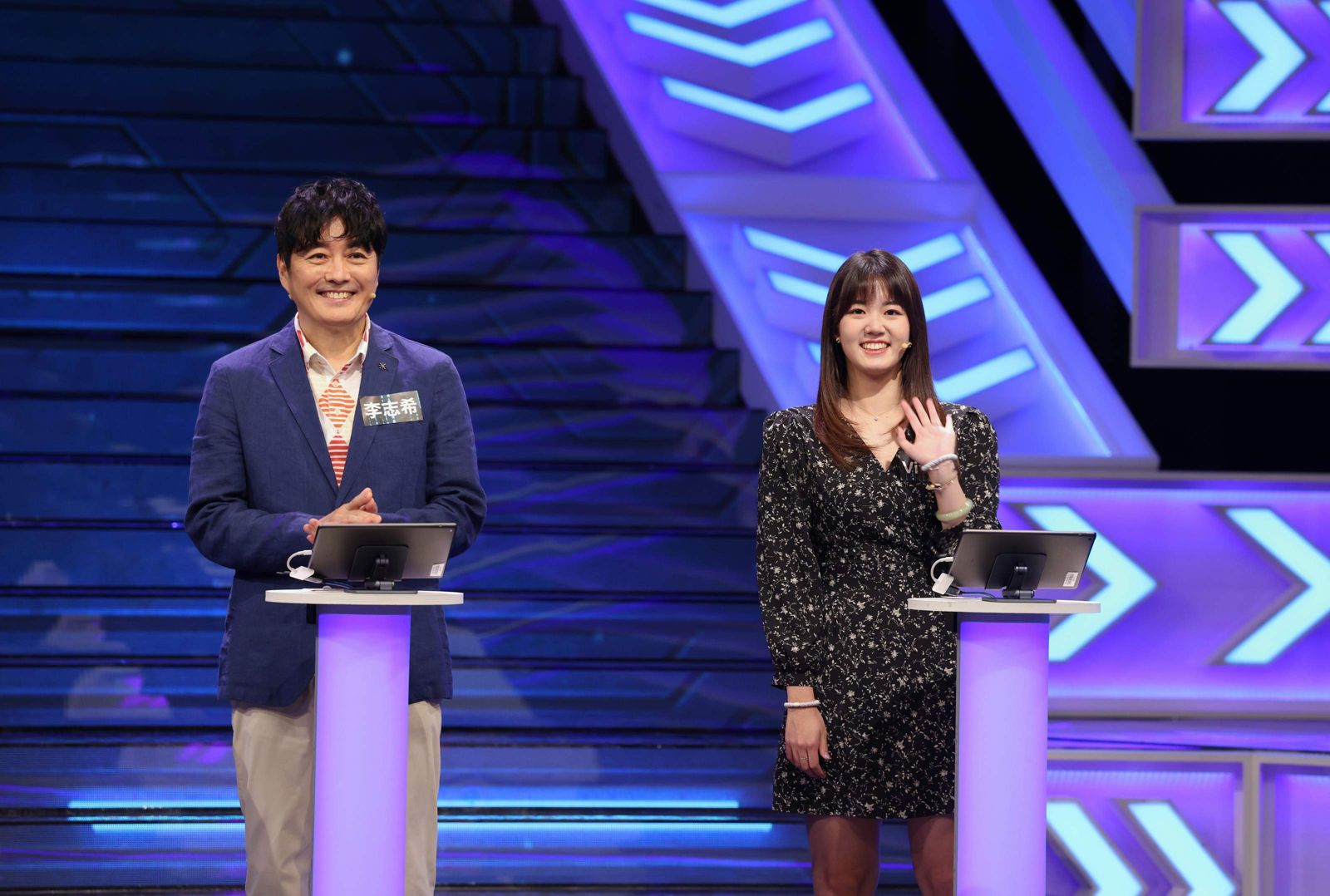 《哈!真相大白了》,邀來李志希(左)、Vivian(右)親子檔上節目。公視提供