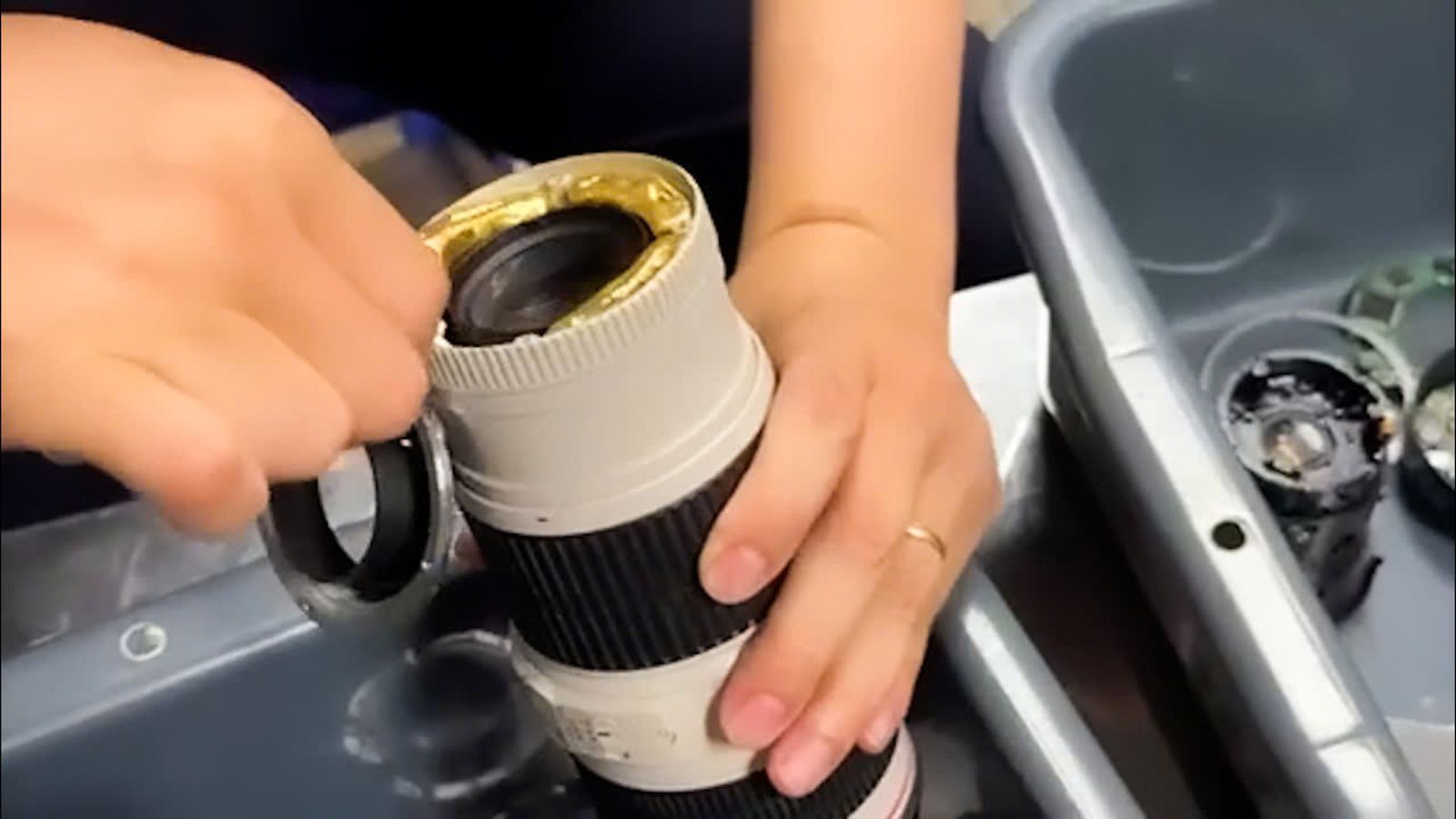 鏡頭內藏切割後的黃金。翻攝VietNamNet