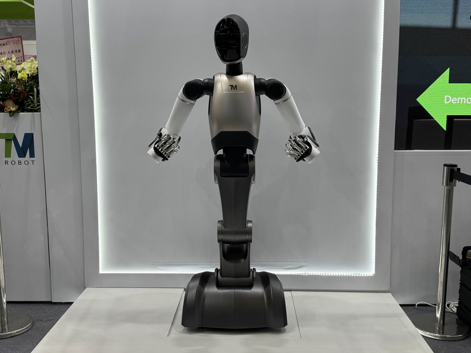 搶搭人形機器人熱潮　達明機器人全球首發人形輪式機器人