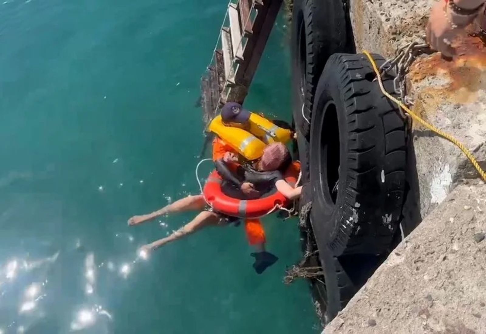 家族小琉球旅遊他被阿姨盧到受不了跳海　酒醉阿姨也跟著跳